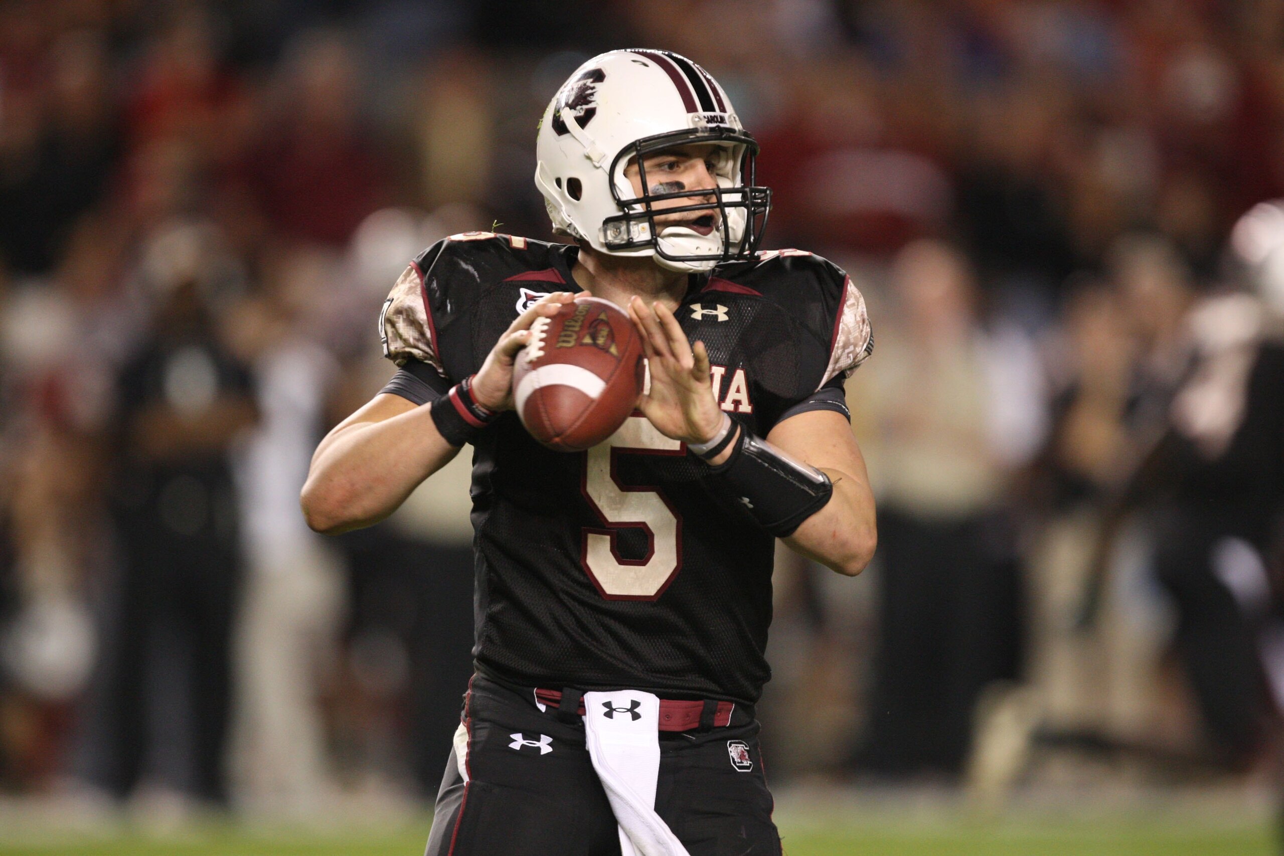 COLUMBIA, SC - NOVEMBER 14:  Stephen Garcia #5 of the South Carolina Gamecocks drops back to pass during the game against the Florida Gators at Williams-Brice Stadium on November 14, 2009 in Columbia, South Carolina. (Photo by Streeter Lecka/Getty Images)