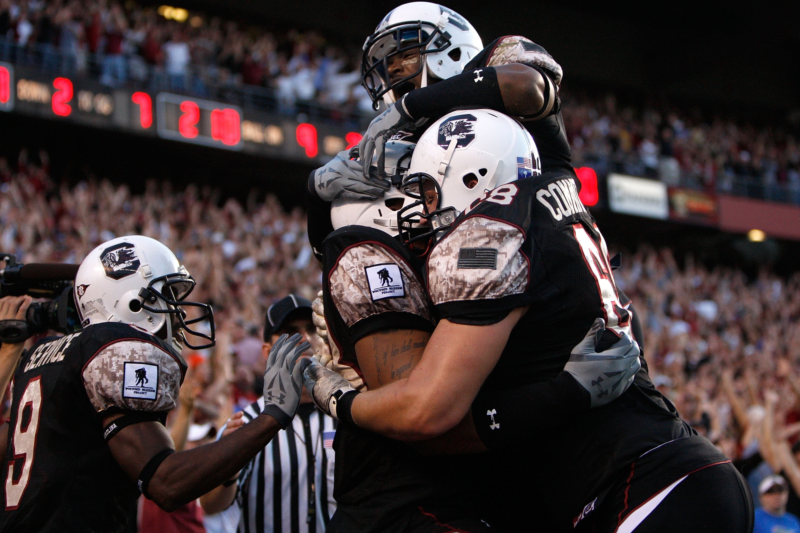 COLUMBIA, SC - NOVEMBER 14:  Weslye Saunders #88 of the South Carolina Gamecocks celebrates with teammates after catching a touchdown against the Florida Gators during their game at Williams-Brice Stadium on November 14, 2009 in Columbia, South Carolina.