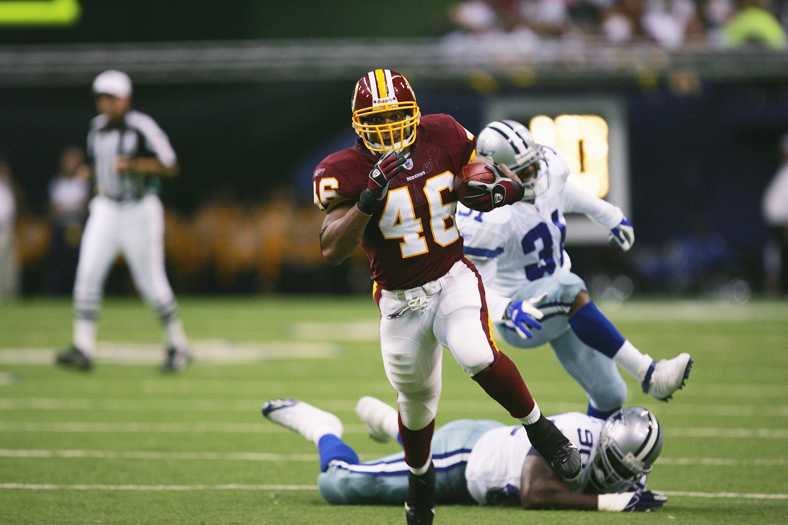 DALLAS - SEPTEMBER 17:  Running back Ladell Betts #46 of the Washington Redskins runs with the ball during the game against the Dallas Cowboys at Texas Stadium on September 17, 2006 in Dallas, Texas. The Cowboys defeated the Redskins 27-10.  (Photo by Ron