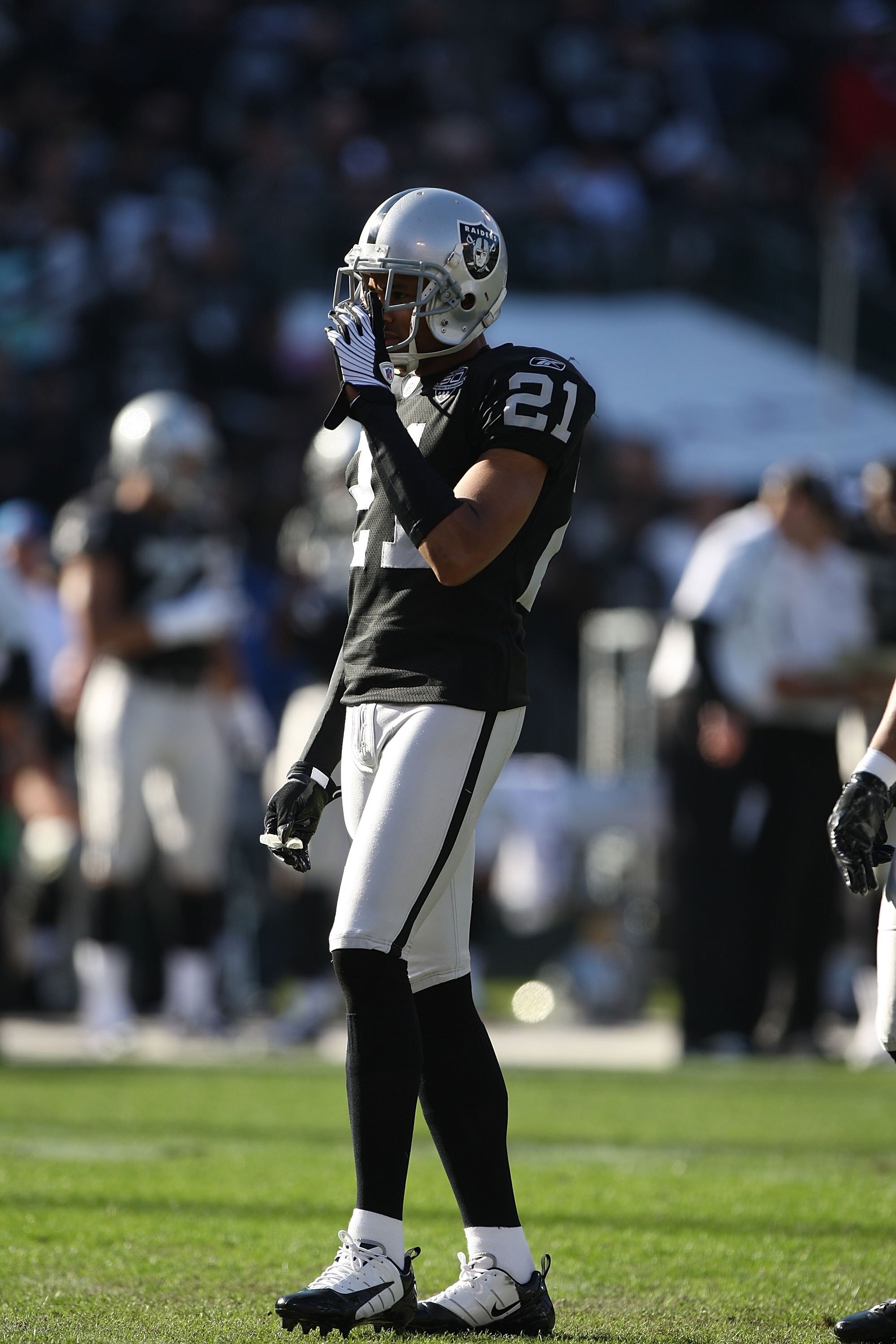 OAKLAND, CA - JANUARY 03: Nnamdi Asomugha #21 of the Oakland Raiders in action against the Baltimore Ravens during an NFL game at Oakland-Alameda County Coliseum on January 3, 2010 in Oakland, California. (Photo by Jed Jacobsohn/Getty Images) OAKLAND, CA - JANUARY 03: Nnamdi Asomugha #21 of the Oakland Raiders in action against the Baltimore Ravens during an NFL game at Oakland-Alameda County Coliseum on January 3, 2010 in Oakland, California. (Photo by Jed Jacobsohn/Getty Images)