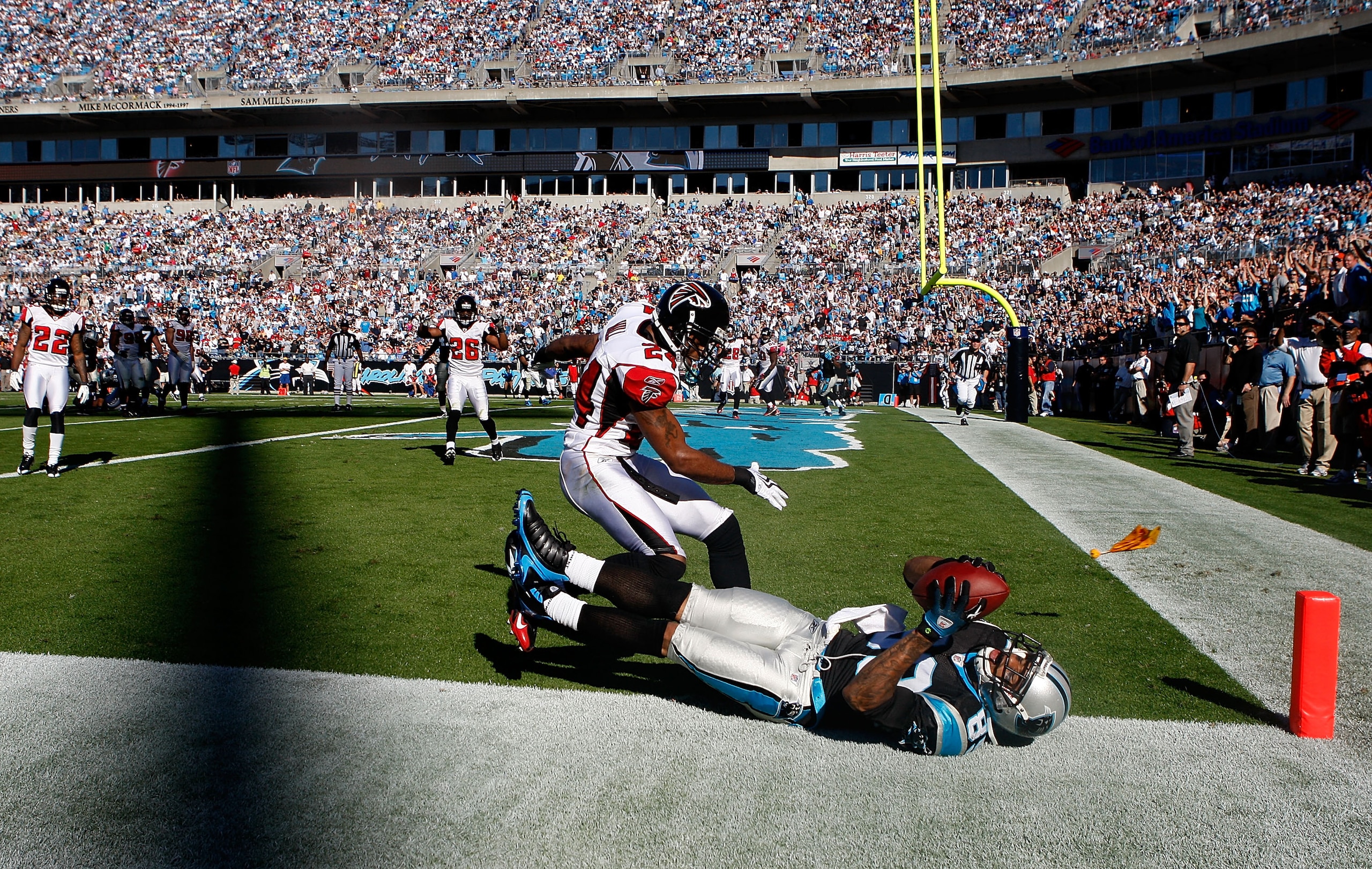 CHARLOTTE, NC - NOVEMBER 15: Tye Hill #24 of the Atlanta Falcons cannot break-up a touchdown thrown to Steve Smith #89 of the Carolina Panthers during their game at Bank of America Stadium on November 15, 2009 in Charlotte, North Carolina. (Photo by Str CHARLOTTE, NC - NOVEMBER 15: Tye Hill #24 of the Atlanta Falcons cannot break-up a touchdown thrown to Steve Smith #89 of the Carolina Panthers during their game at Bank of America Stadium on November 15, 2009 in Charlotte, North Carolina. (Photo by Str
