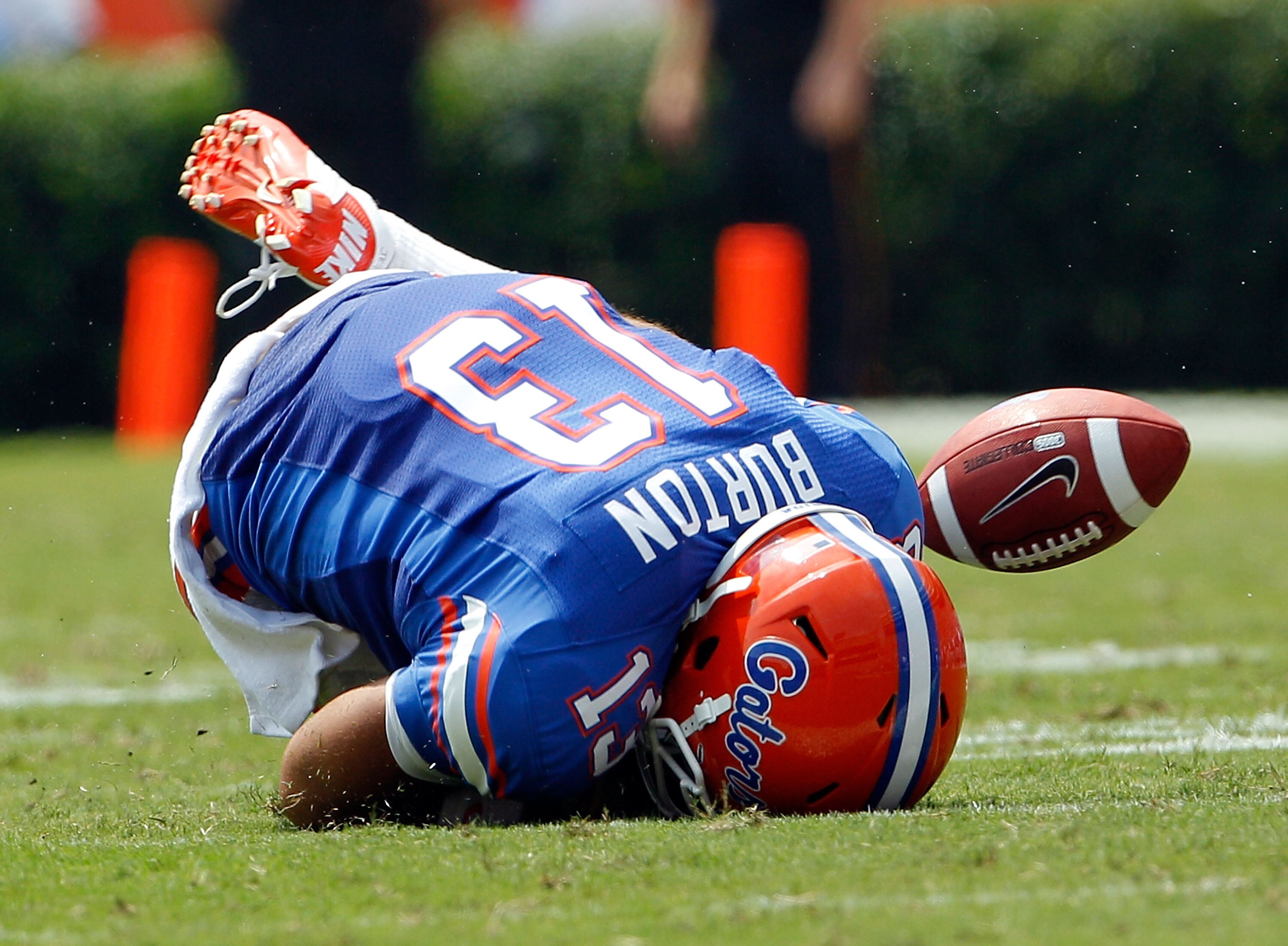 GAINESVILLE, FL - SEPTEMBER 04:  Trey Burton #13 of the Florida Gators attempts a reception against  the Miami University RedHawks at Ben Hill Griffin Stadium on September 4, 2010 in Gainesville, Florida.  (Photo by Sam Greenwood/Getty Images)