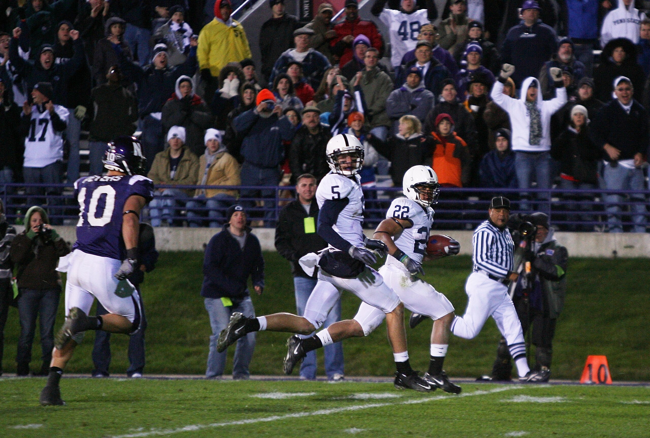 EVANSTON, IL - OCTOBER 31: Evan Royster #22 of the Penn State Nittany Lions runs 69 yards for a touchdown as teammate Graham Zug #5 and Brian Peters #10 of the Northwestern Wildcats follow at Ryan Field on October 31, 2009 in Evanston, Illinois. Penn Stat
