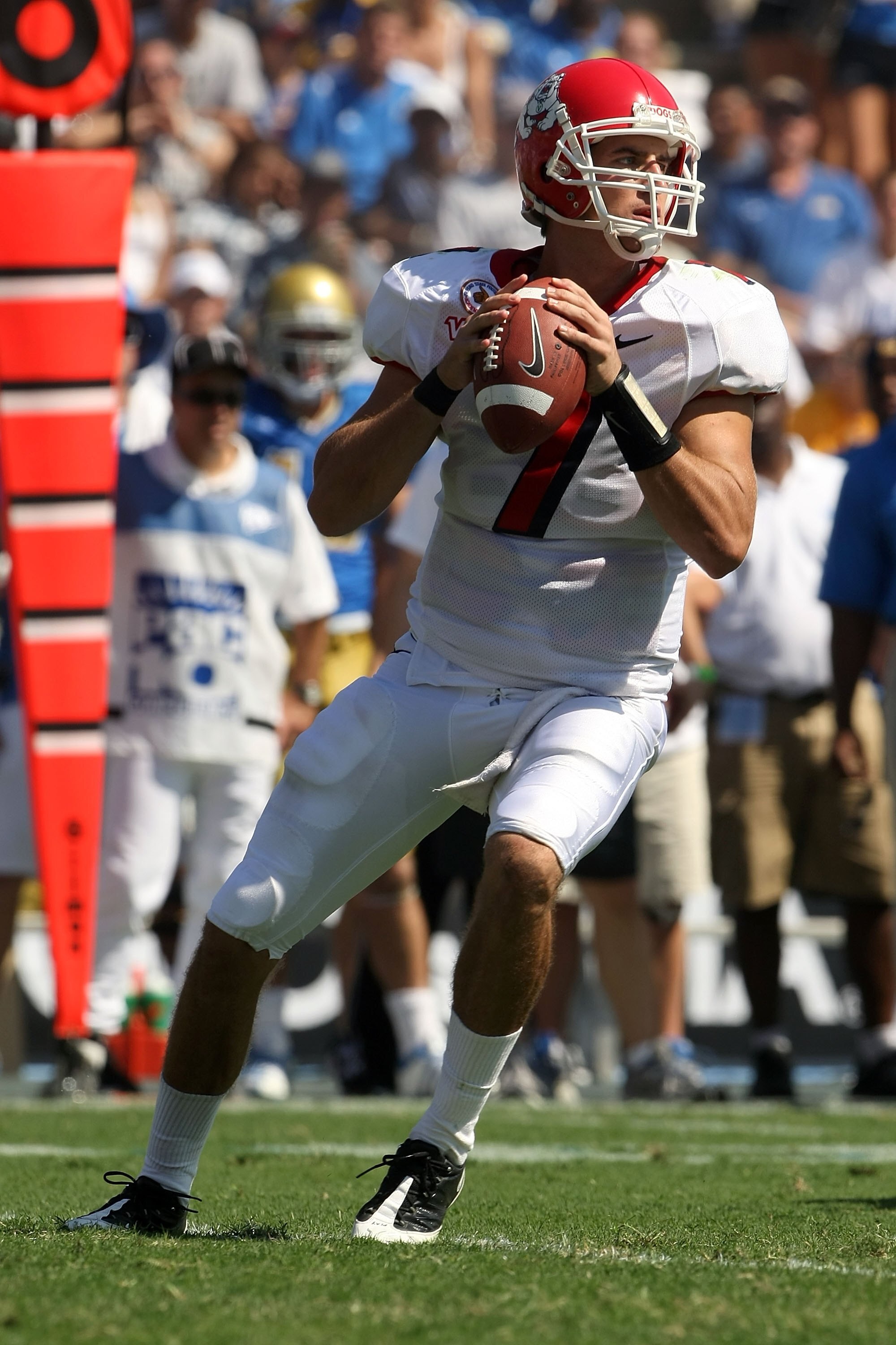 PASADENA, CA - SEPTEMBER 27: Quarterback Tom Brandstater #7 of the Frenso State Bulldogs looks to pass against the UCLA Bruins during the game on September 27, 2008 at the Rose Bowl in Pasadena, California. (Photo by Stephen Dunn/Getty Images) PASADENA, CA - SEPTEMBER 27: Quarterback Tom Brandstater #7 of the Frenso State Bulldogs looks to pass against the UCLA Bruins during the game on September 27, 2008 at the Rose Bowl in Pasadena, California. (Photo by Stephen Dunn/Getty Images)