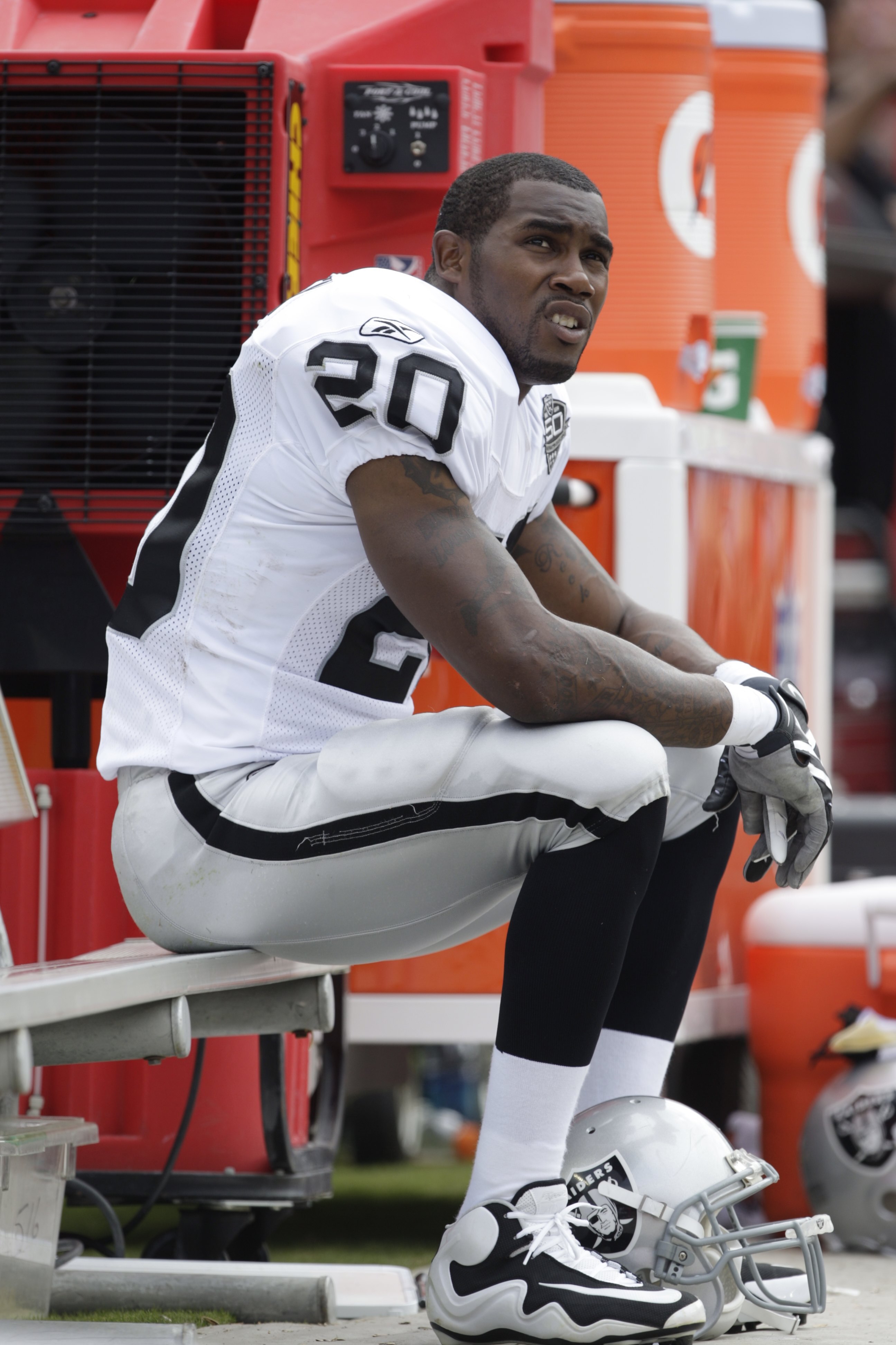 KANSAS CITY, MO - SEPTEMBER 20:  Darren McFadden #20 of the Oakland Raiders looks on during the game against the Kansas City Chiefs at Arrowhead Stadium on September 20, 2009 in Kansas City, Missouri. (Photo by Jamie Squire/Getty Images)