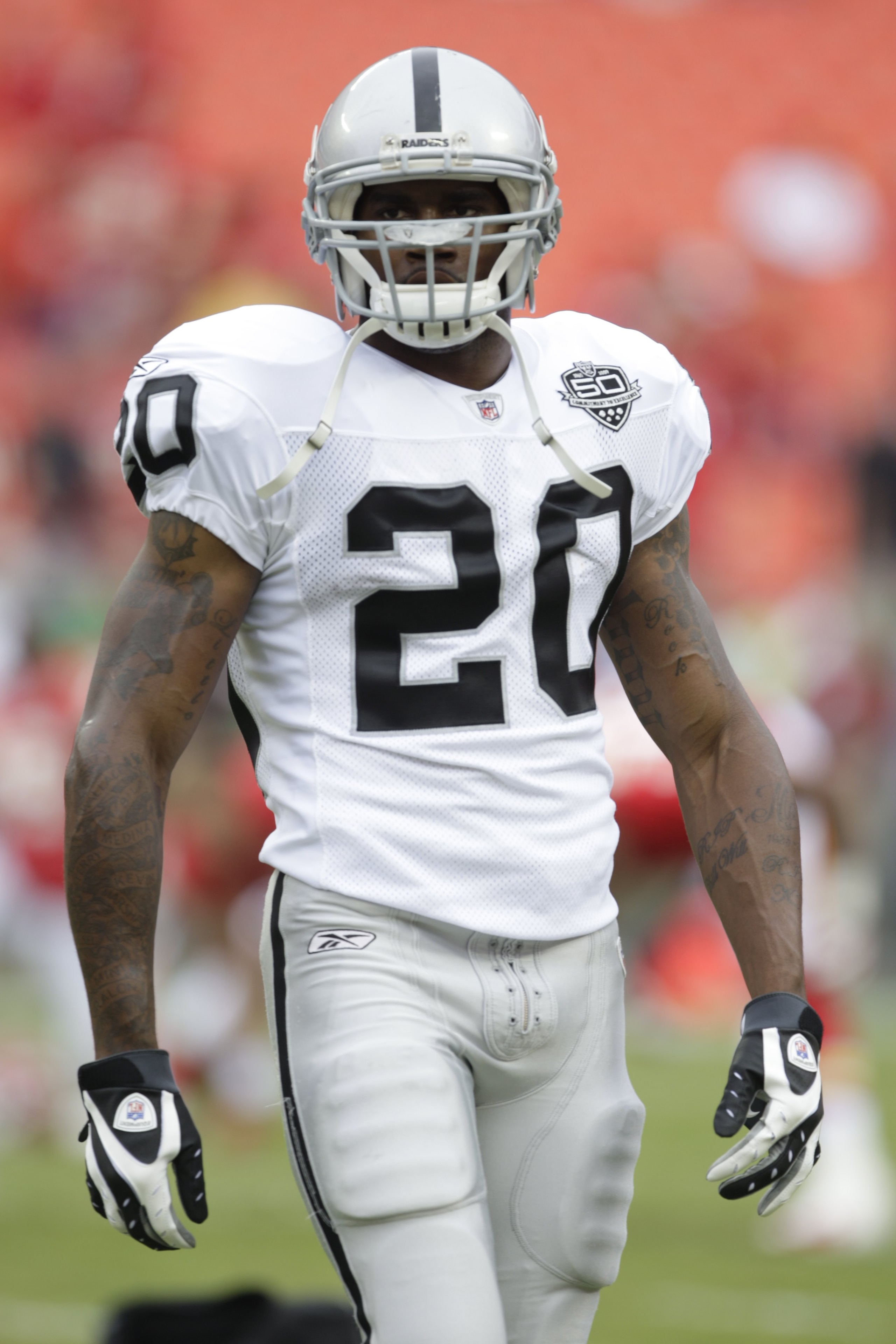 KANSAS CITY, MO - SEPTEMBER 20:  Darren McFadden #20 of the Oakland Raiders looks on during the game against the Kansas City Chiefs at Arrowhead Stadium on September 20, 2009 in Kansas City, Missouri. (Photo by Jamie Squire/Getty Images)