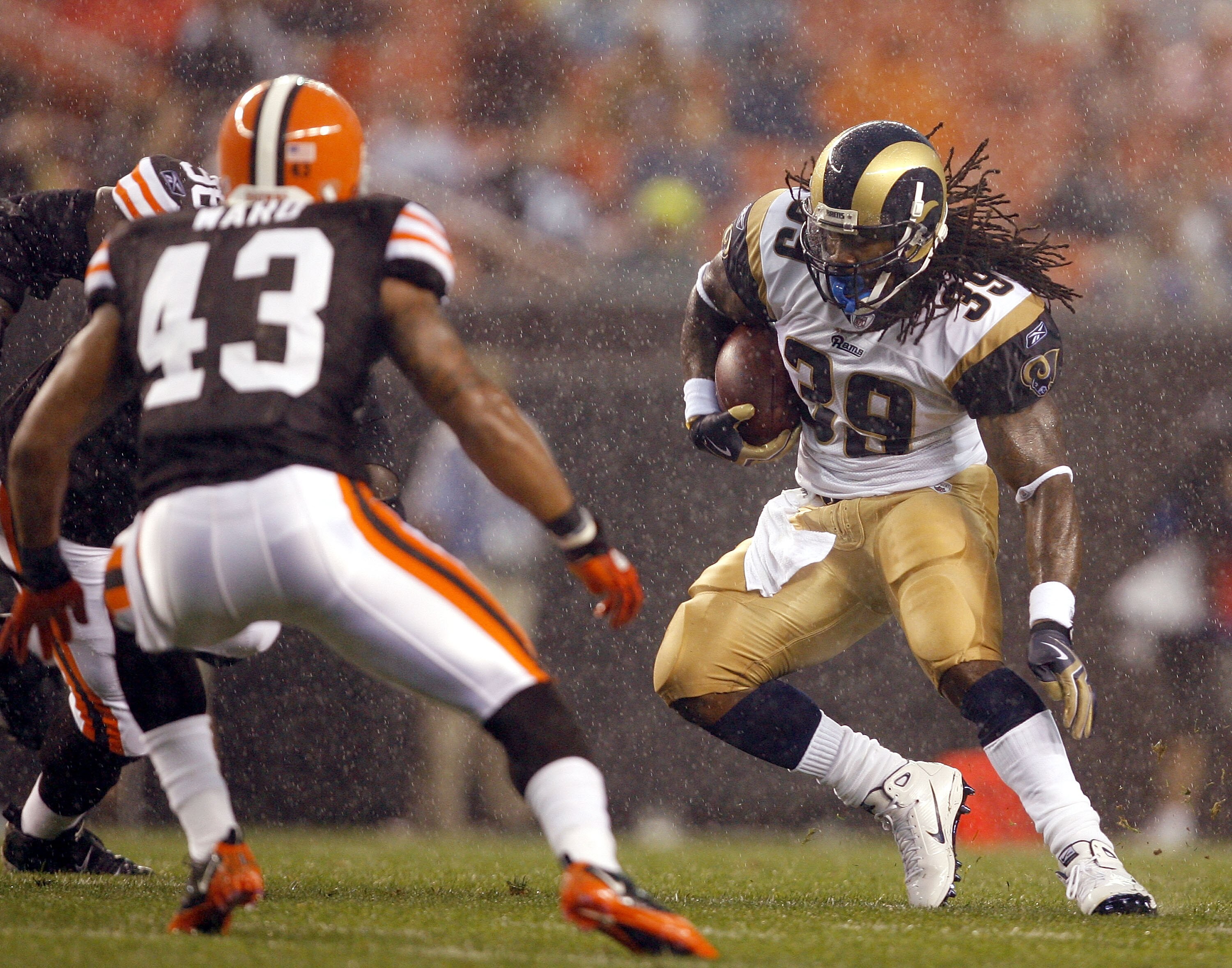 CLEVELAND - AUGUST 21:  St. Louis Rams #39 Steven Jackson runs by #43 T.J. Ward of the Cleveland Browns at Cleveland Browns Stadium on August 21, 2010 in Cleveland, Ohio.  (Photo by Matt Sullivan/Getty Images)
