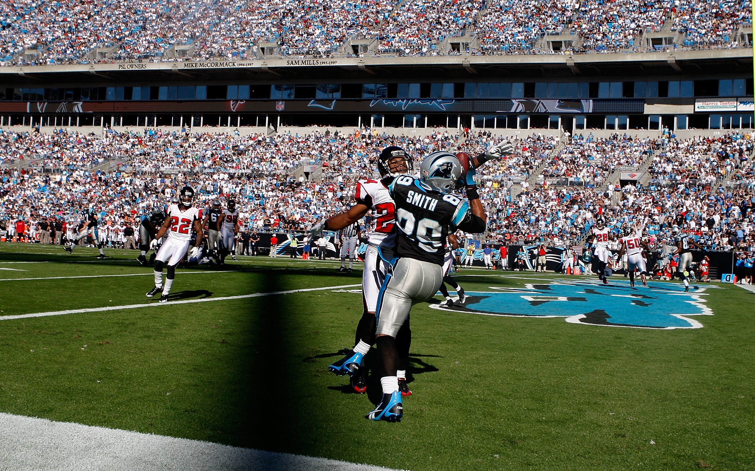 CHARLOTTE, NC - NOVEMBER 15:  Tye Hill #24 of the Atlanta Falcons cannot break-up a touchdown thrown to Steve Smith #89 of the Carolina Panthers during their game at Bank of America Stadium on November 15, 2009 in Charlotte, North Carolina.  (Photo by Str
