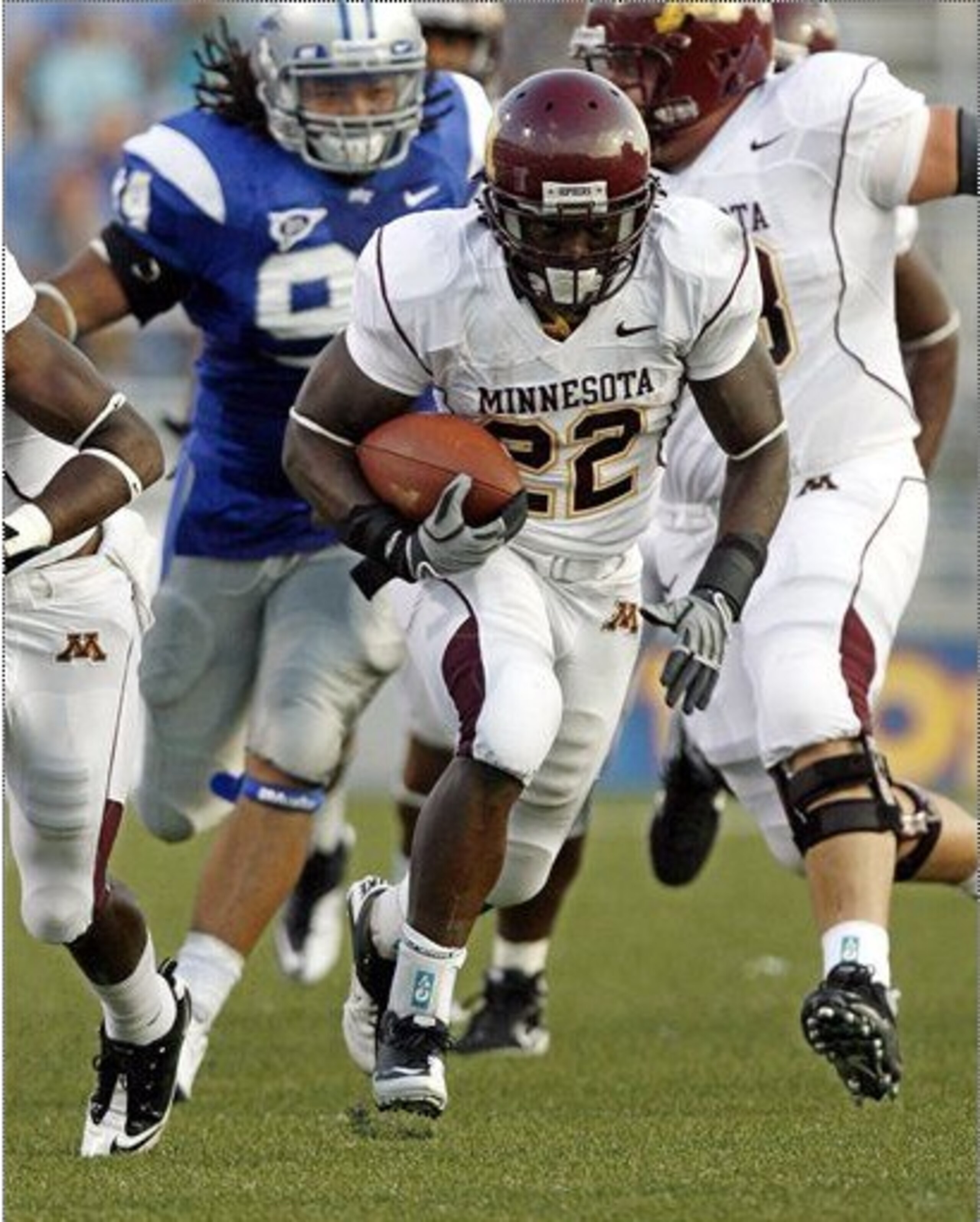 Running Back Duane Bennett Led Minnesota To a Victory Over Middle Tennessee.