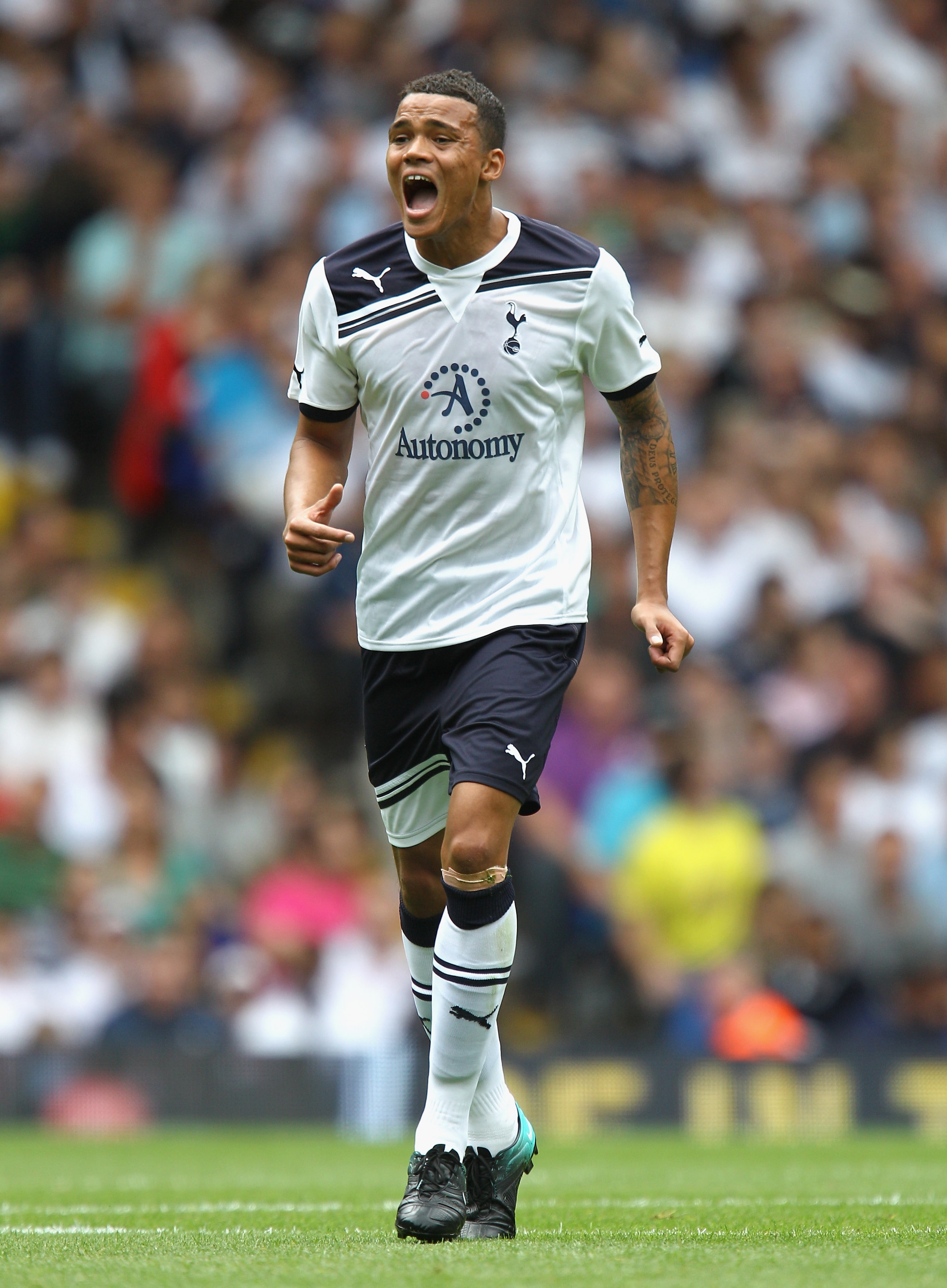 LONDON, ENGLAND - AUGUST 07:  Jermaine Jenas of Tottenham Hotspur in action during the pre-season friendly match between Tottenham Hotspur and Fiorentina at White Hart Lane on August 7, 2010 in London, England.  (Photo by Paul Gilham/Getty Images)
