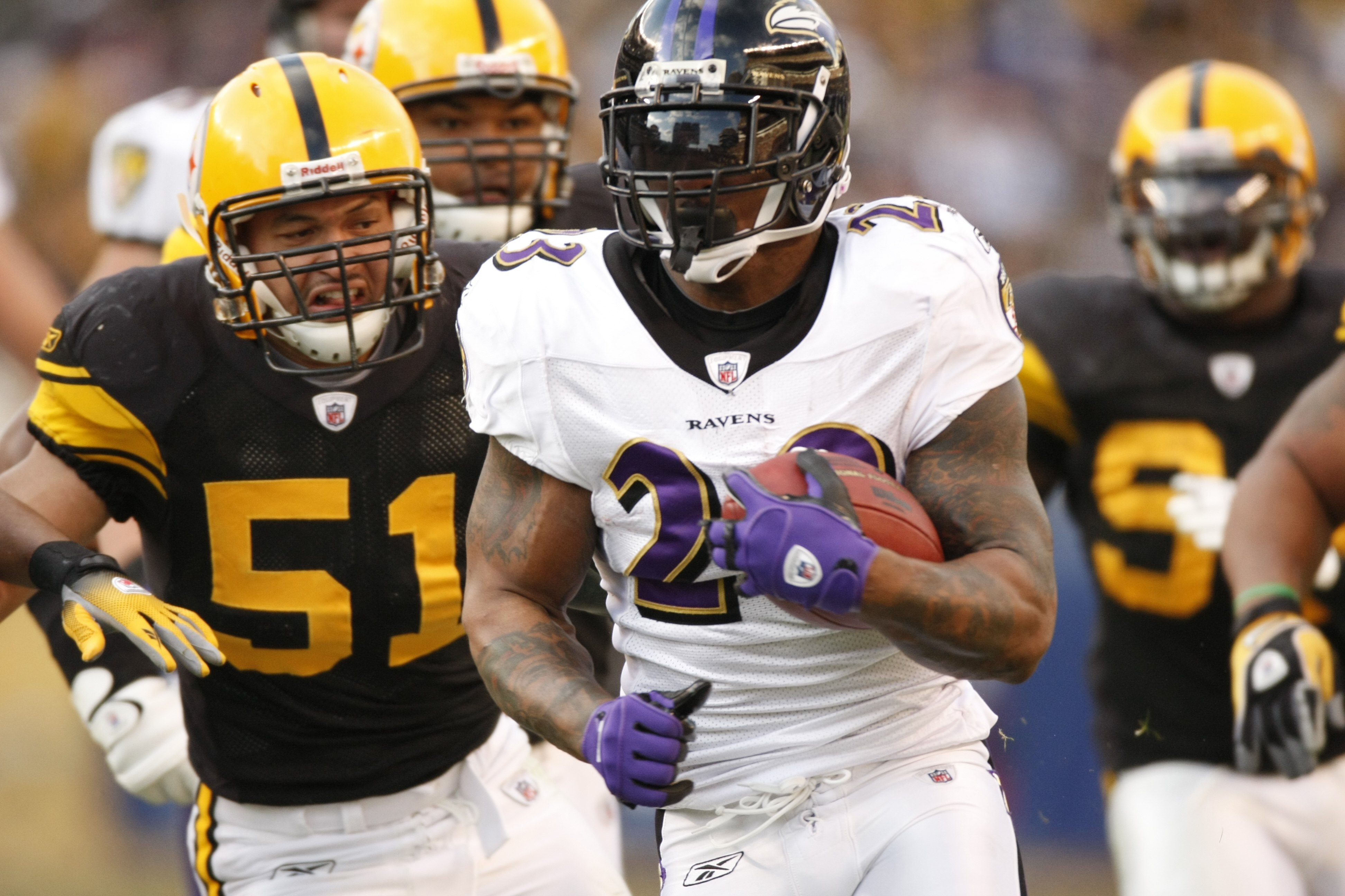 PITTSBURGH - DECEMBER 27:  Willis McGahee #23 of the Baltimore Ravens carries the ball against James Farrior #51 of the Pittsburgh Steelers on December 27, 2009 at Heinz Field in Pittsburgh, Pennsylvania. (Photo by Gregory Shamus/Getty Images)