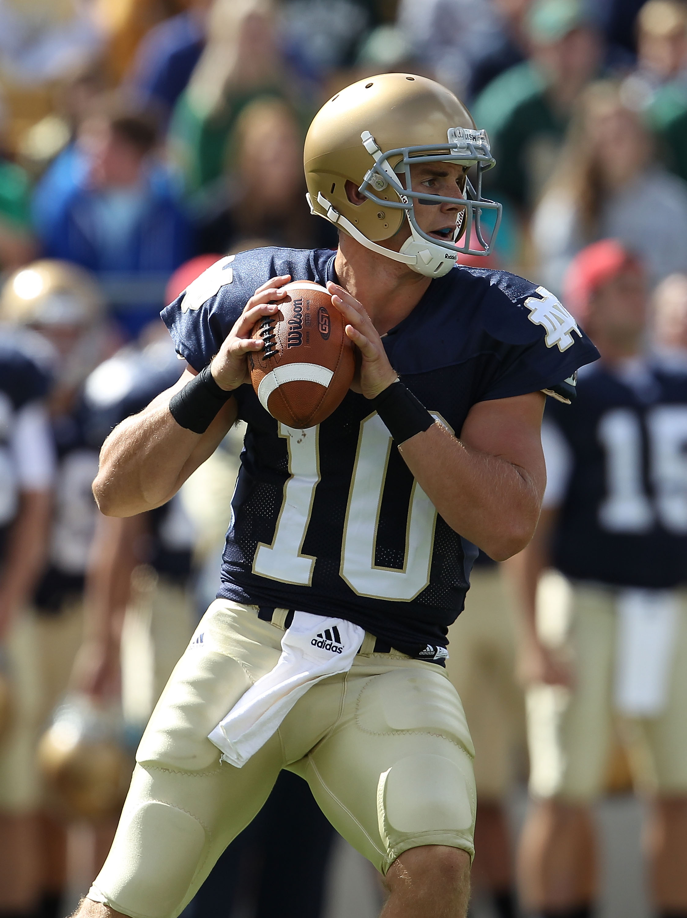 SOUTH BEND, IN - SEPTEMBER 04: Dayne Crist #10 of the Notre Dame Fighting Irish looks for a receiver against the Purdue Boilermakers at Notre Dame Stadium on September 4, 2010 in South Bend, Indiana. (Photo by Jonathan Daniel/Getty Images)
