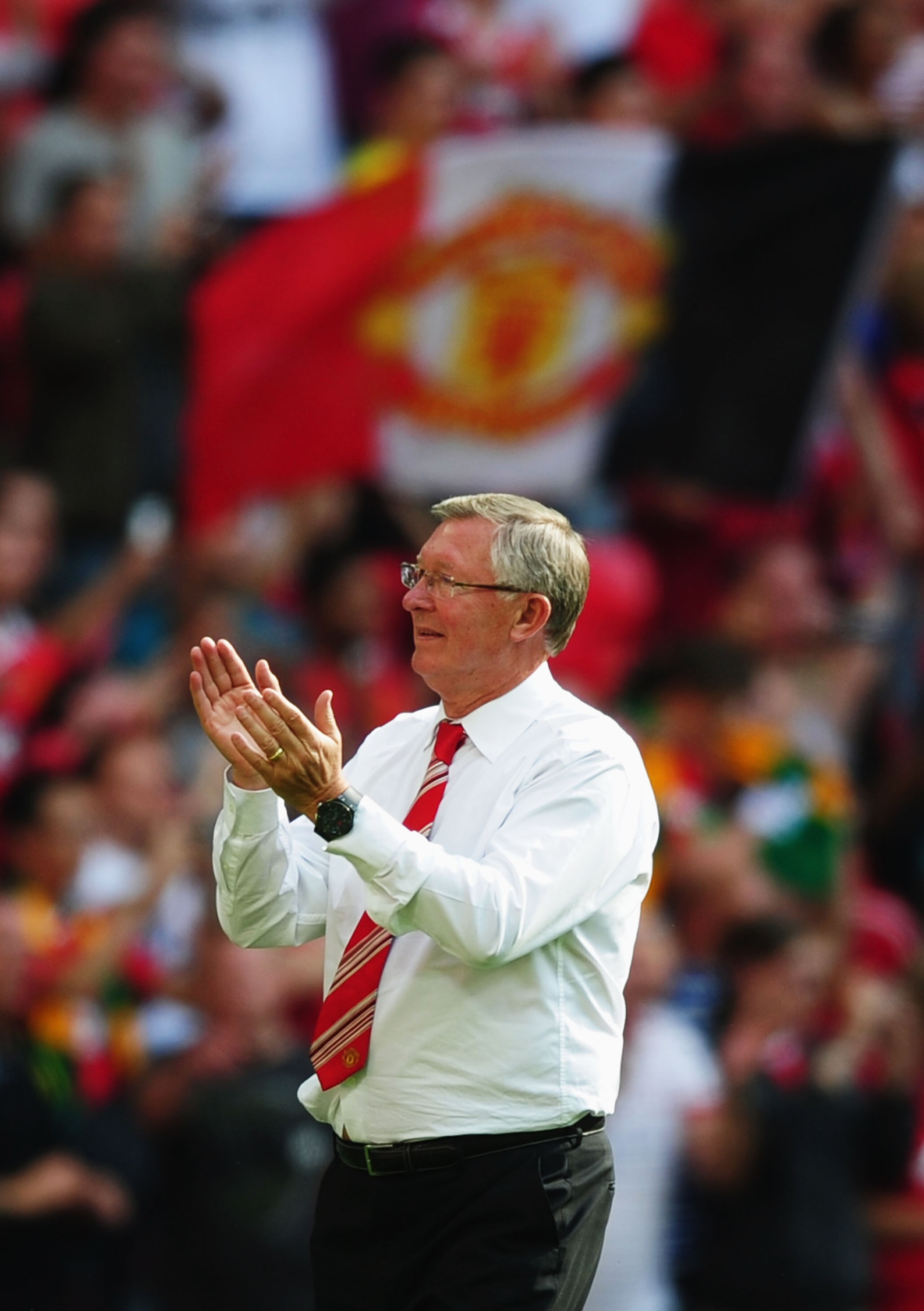 LONDON, ENGLAND - AUGUST 08:  Manchester United manager Sir Alex Ferguson applauds the fans after victory in the FA Community Shield match between Chelsea and Manchester United at Wembley Stadium on August 8, 2010 in London, England.  (Photo by Laurence G