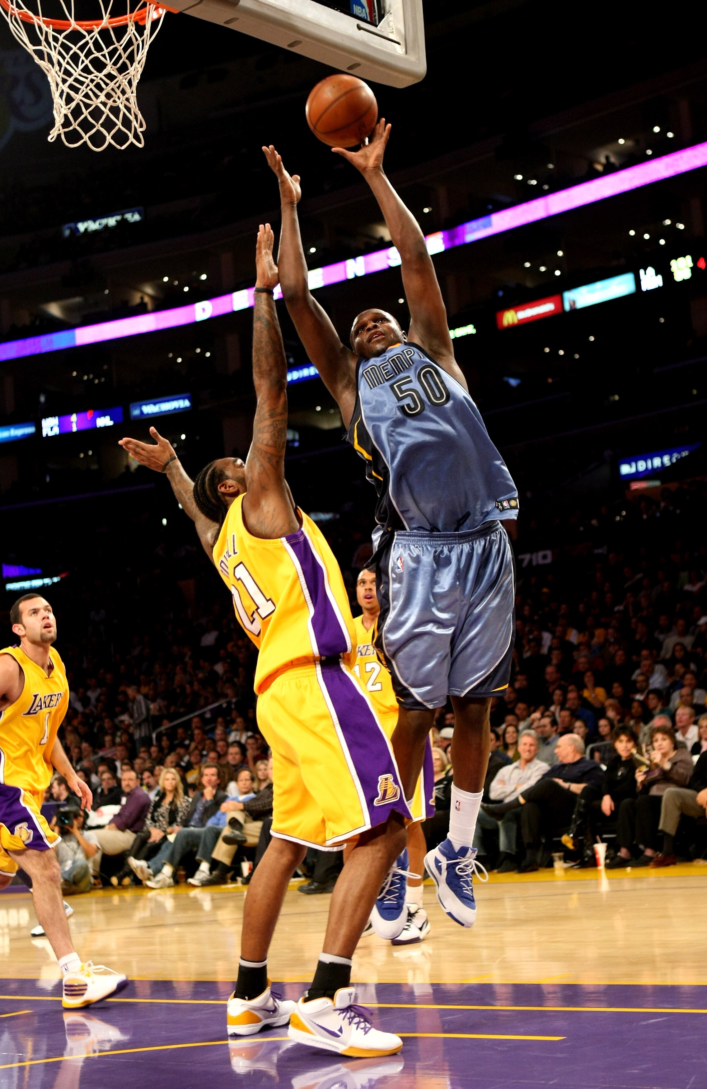 LOS ANGELES, CA - NOVEMBER 06:  Zach Randolph #50 of the Memphis Grizzlies shoots over Josh Powell #21 of the Los Angeles Lakers on November 6, 2009 at Staples Center in Los Angeles, California. The Lakers won 114-98.  NOTE TO USER: User expressly acknowl