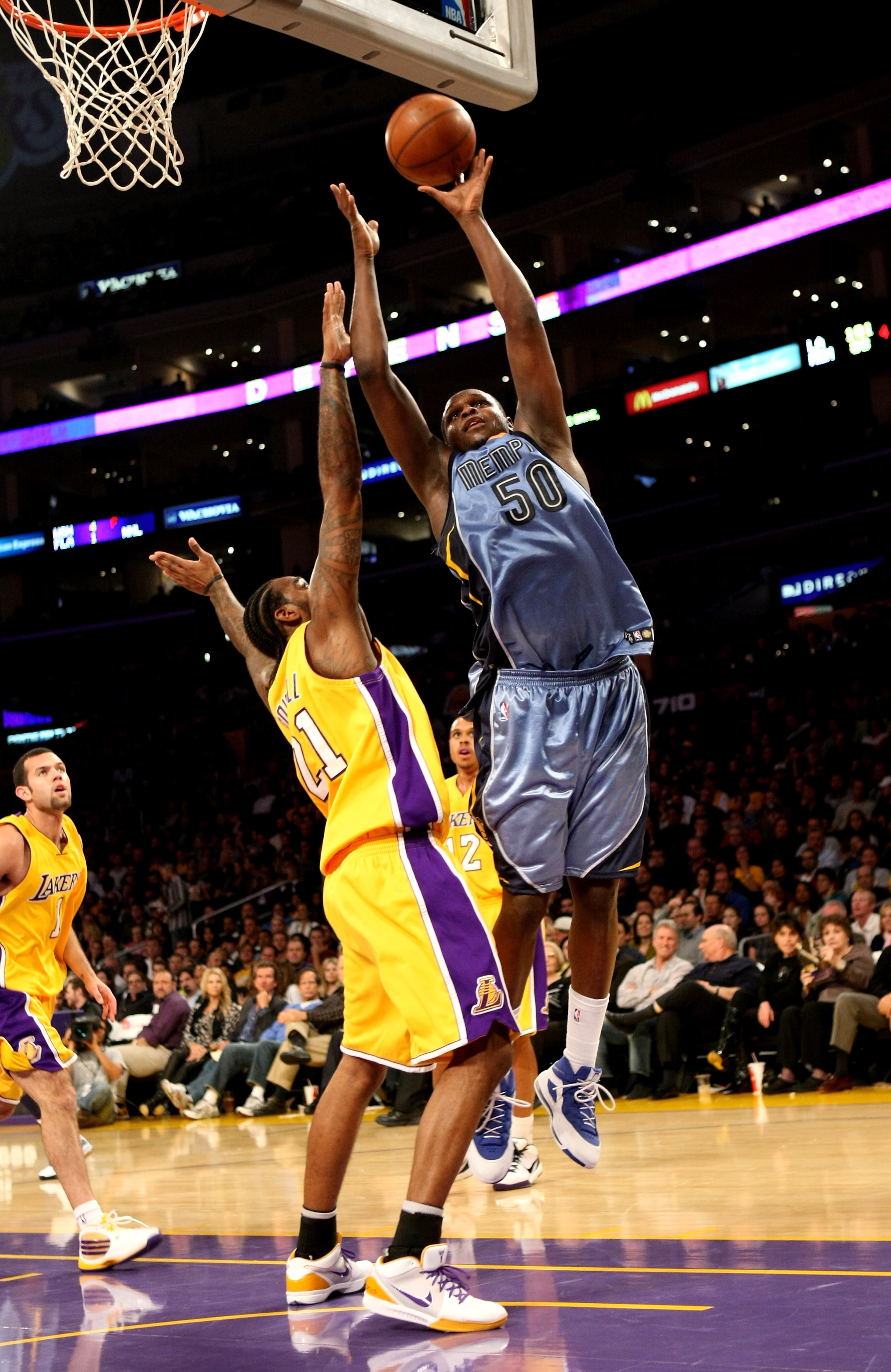 LOS ANGELES, CA - NOVEMBER 06:  Zach Randolph #50 of the Memphis Grizzlies shoots over Josh Powell #21 of the Los Angeles Lakers on November 6, 2009 at Staples Center in Los Angeles, California. The Lakers won 114-98.  NOTE TO USER: User expressly acknowl