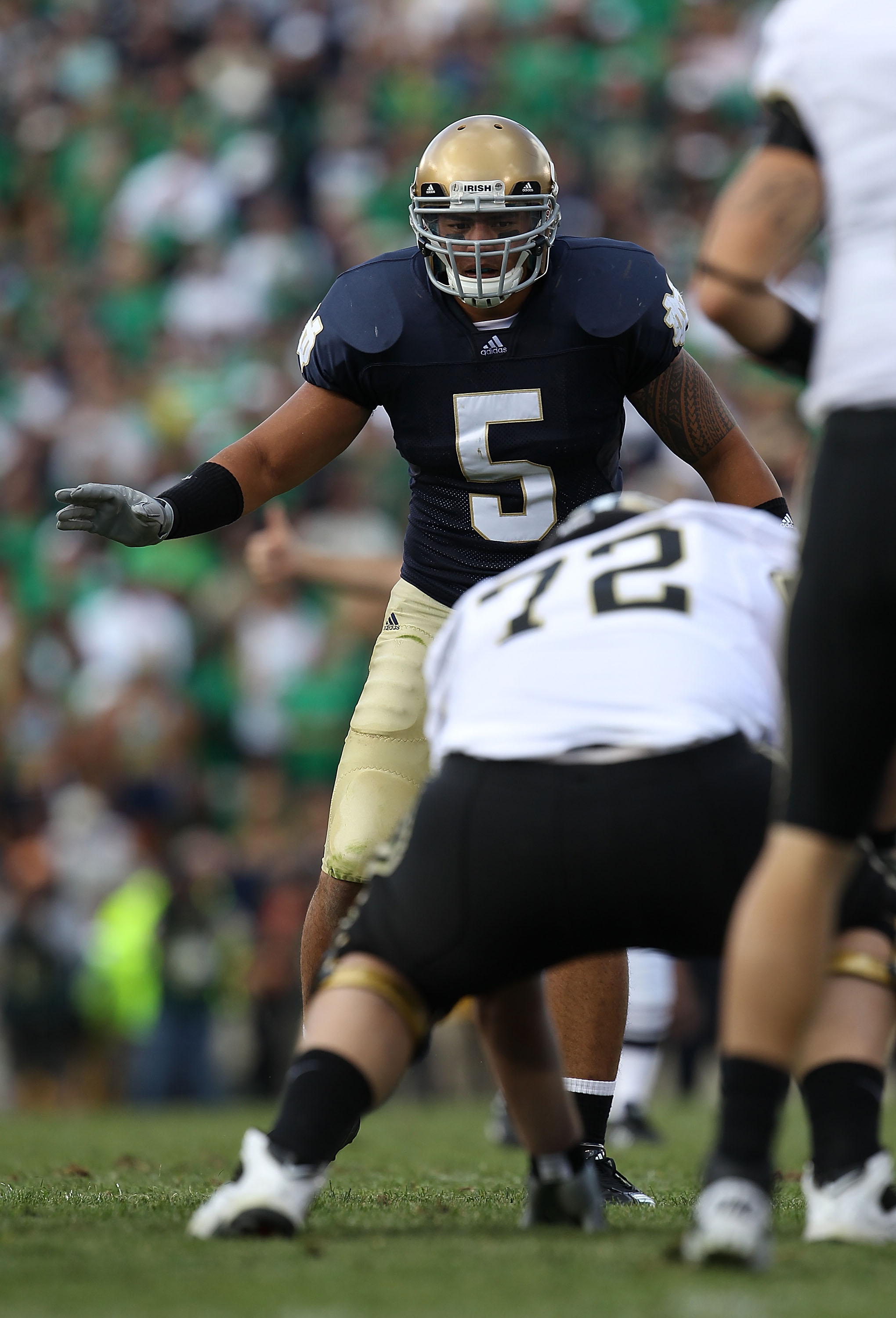 SOUTH BEND, IN - SEPTEMBER 04: Manti Te'o #5 of the Notre Dame Fighting Irish awaits the start of play against the Purdue Boilermakers at Notre Dame Stadium on September 4, 2010 in South Bend, Indiana. Notre Dame defeated Purdue 23-12. (Photo by Jonathan 