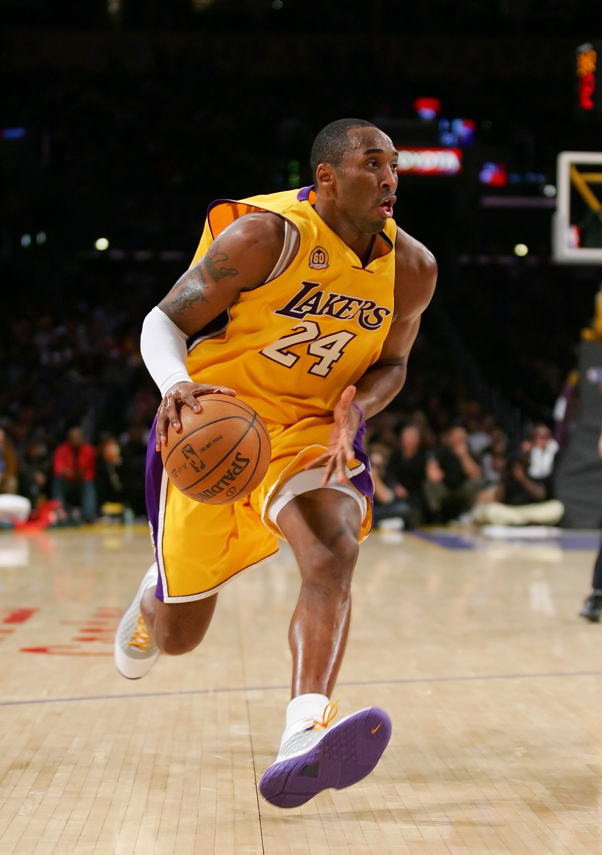 LOS ANGELES, CA - JANUARY 11:   Kobe Bryant #24 of the Los Angeles Lakers drives to the basket during the game against the Milwaukee Bucks at Staples Center on January 11, 2008 in Los Angeles, California.  NOTE TO USER: User expressly acknowledges and agr