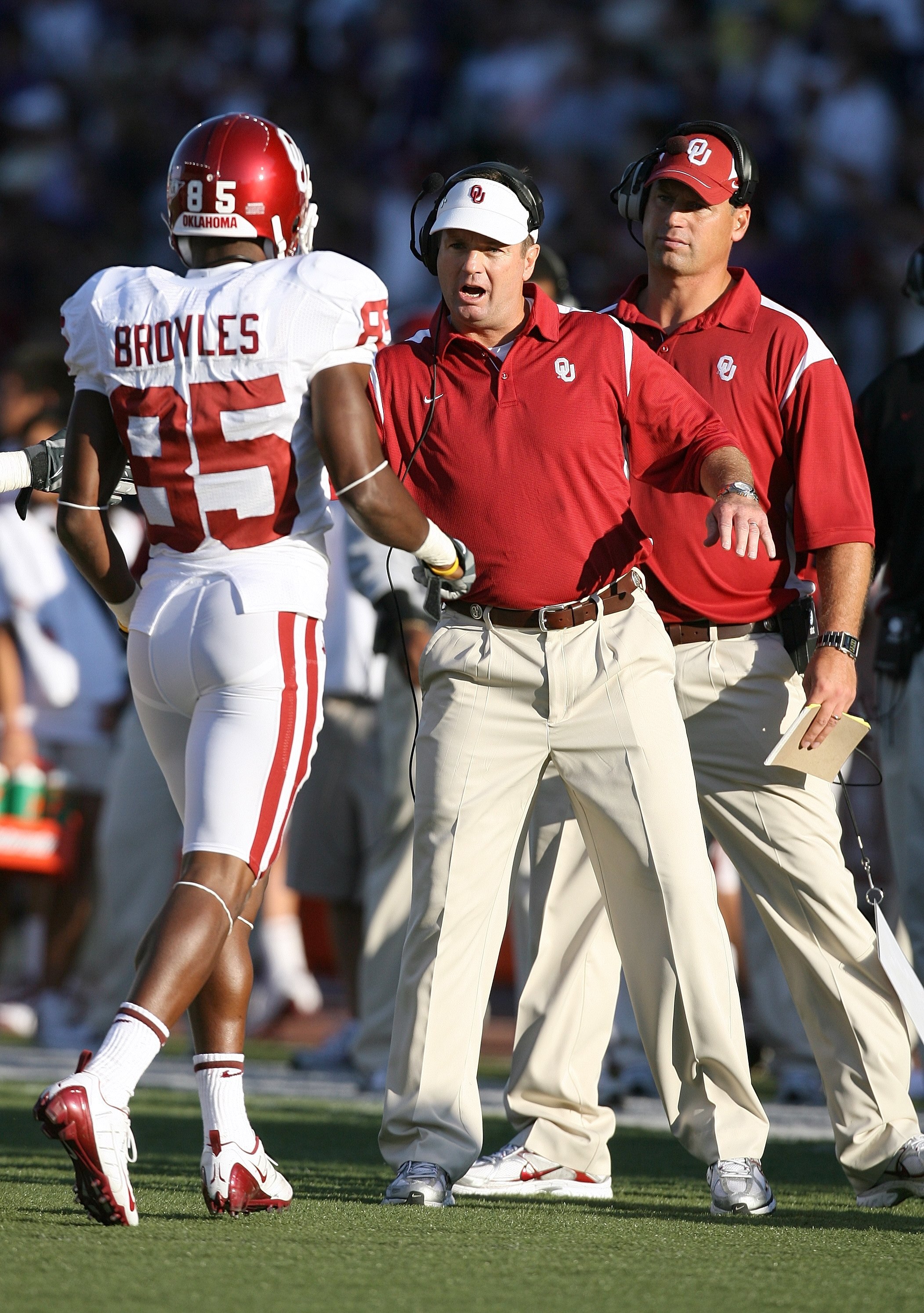SEATTLE - SEPTEMBER 13:  Head Coach Bob Stoops of the Oklahoma Sooners greets his players coming to the sideline during the game against the Washington Huskies on September 13, 2008 at Husky Stadium in Seattle, Washington. The Sooners defeated the Huskies