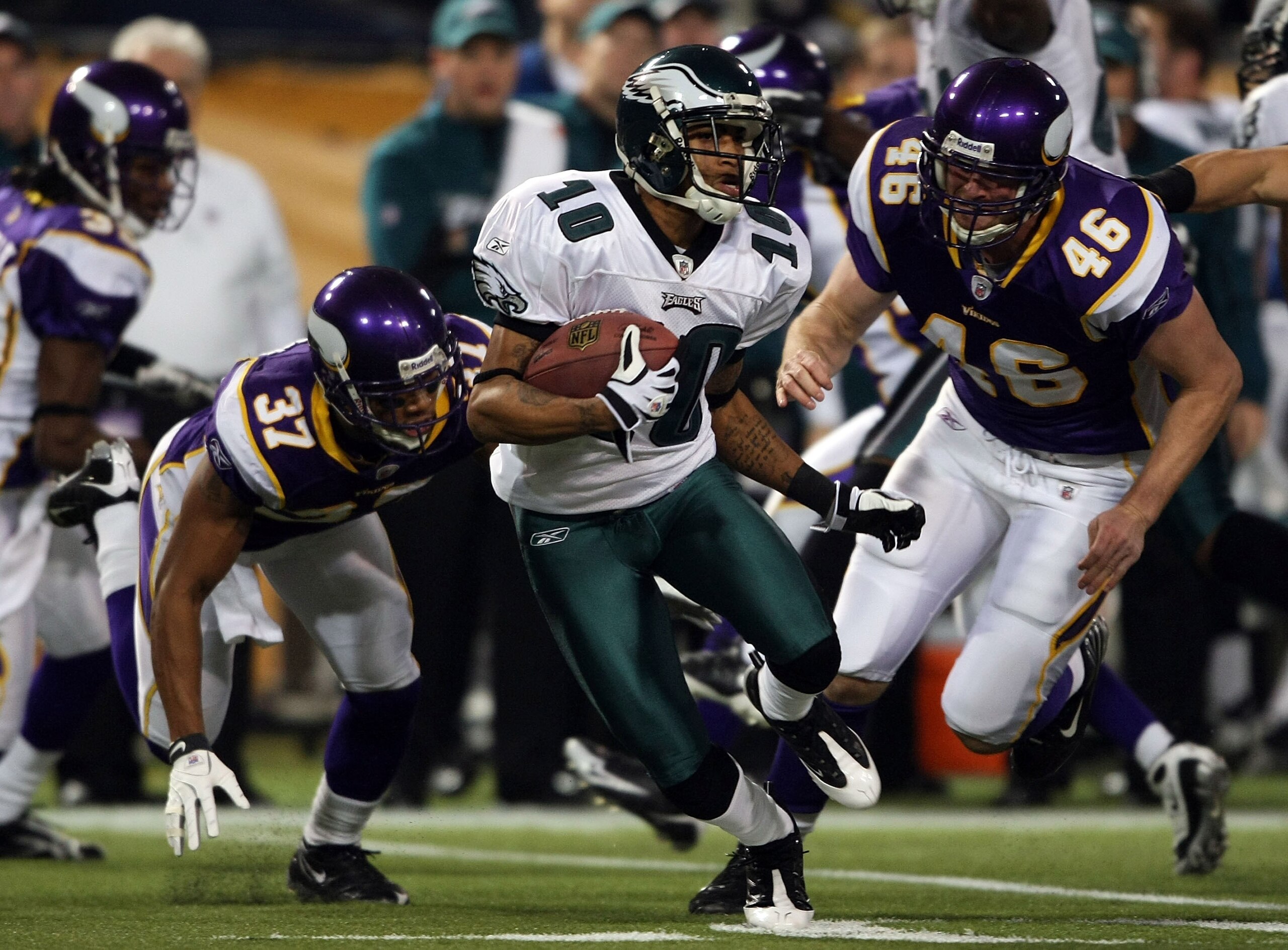 MINNEAPOLIS - JANUARY 4:  DeSean Jackson #10 of the Philadelphia Eagles carries the ball as Eric Frampton #37 and Cullen Loeffler #46 of the Minnesota Vikings defend during the NFC Wild Card playoff game on January 4, 2009 at the Hubert H. Humphrey Metrod