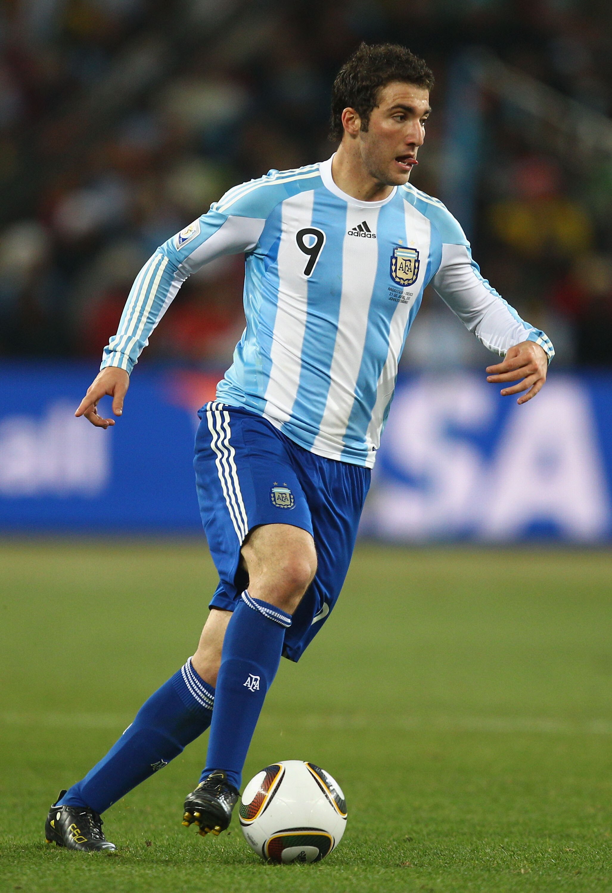 JOHANNESBURG, SOUTH AFRICA - JUNE 27:  Gonzalo Higuain of Argentina in action during the 2010 FIFA World Cup South Africa Round of Sixteen match between Argentina and Mexico at Soccer City Stadium on June 27, 2010 in Johannesburg, South Africa.  (Photo by