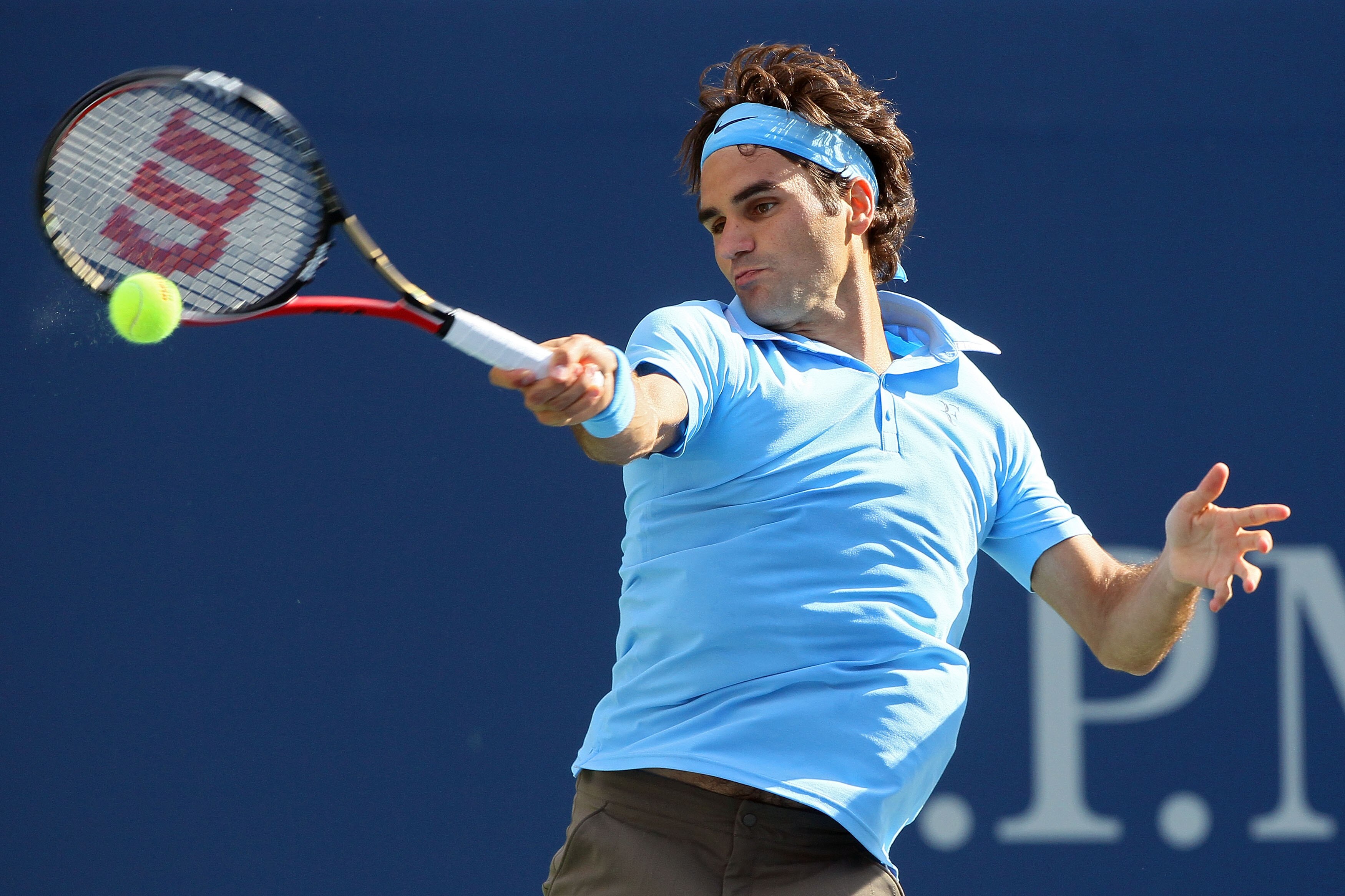 NEW YORK - SEPTEMBER 04:  Roger Federer of Switzerland returns a shot against Paul-Henri Mathieu of France during the men's singles match on day six of the 2010 U.S. Open at the USTA Billie Jean King National Tennis Center on September 4, 2010 in the Flus