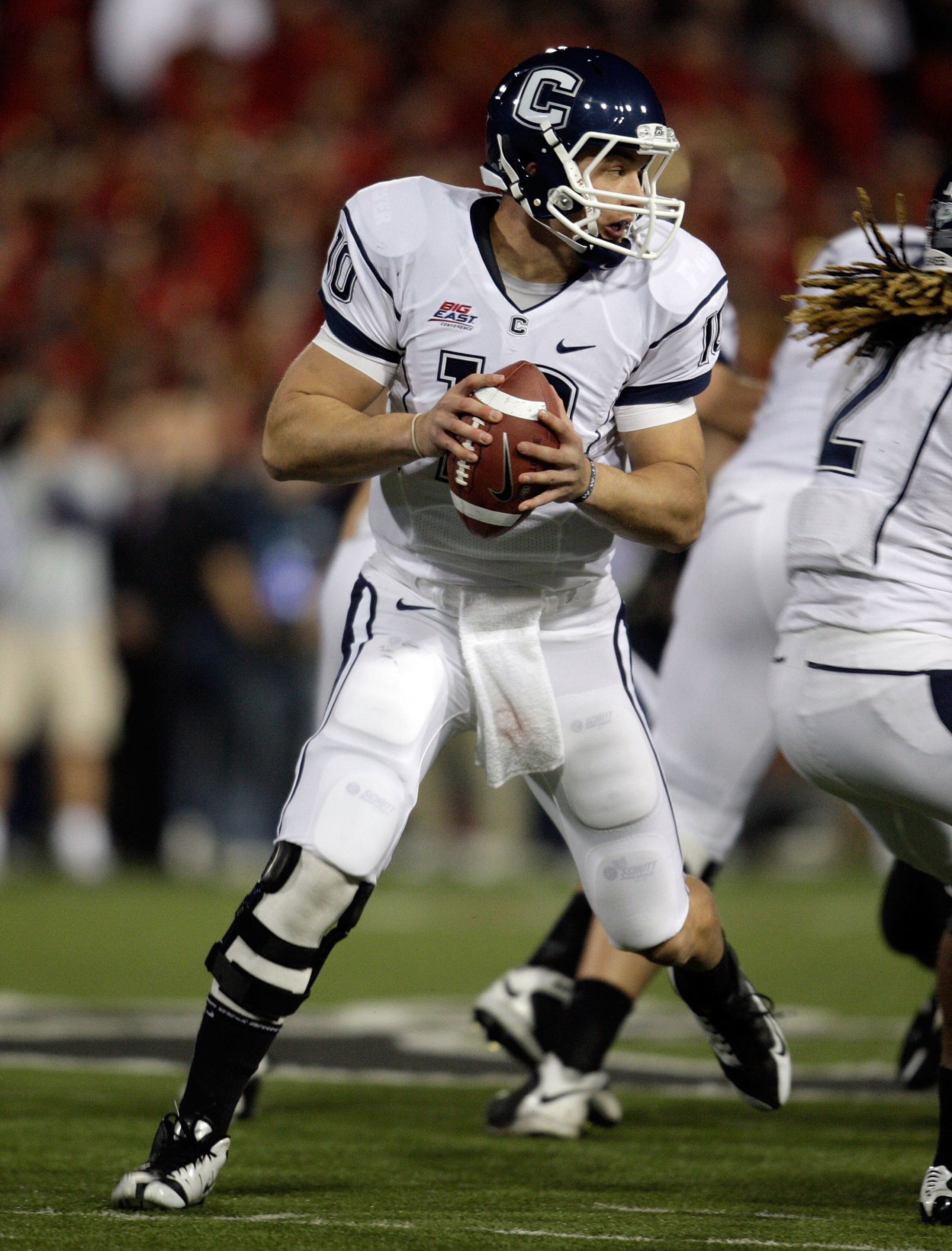 CINCINNATI - NOVEMBER 07: Zach Frazer #10 of the Connecticut Huskies drops back against the Cincinnati Bearcats during the Big East Conference game at Nippert Stadium on November 7, 2009 in Cincinnati, Ohio. (Photo by Andy Lyons/Getty Images) CINCINNATI - NOVEMBER 07: Zach Frazer #10 of the Connecticut Huskies drops back against the Cincinnati Bearcats during the Big East Conference game at Nippert Stadium on November 7, 2009 in Cincinnati, Ohio. (Photo by Andy Lyons/Getty Images)