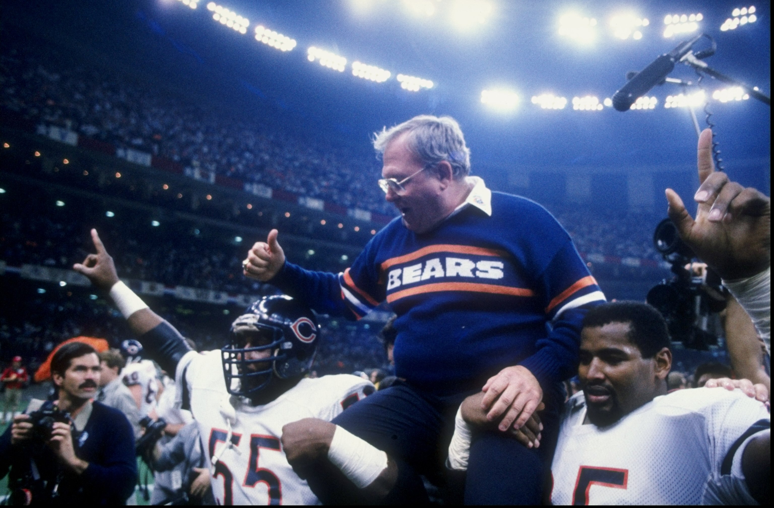 26 Jan 1986: Defensive coach Buddy Ryan and defensive end Richard Dent of the Chicago Bears celebrate after the Super Bowl XX game against the New England Patriots at the Louisiana Superdome in New Orleans, Louisiana. The Bears defeated the Patriots 46-10