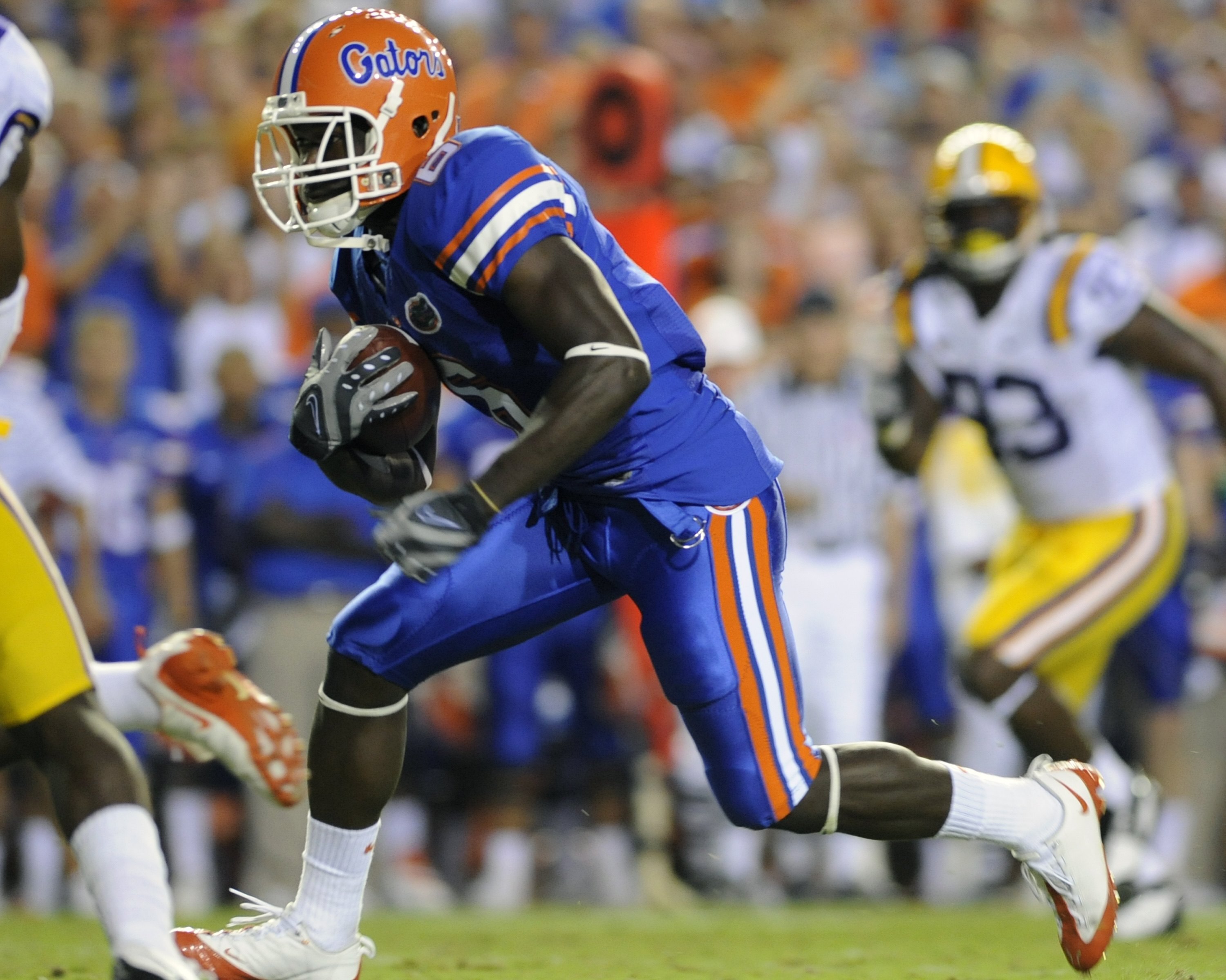 GAINESVILLE, FL - OCTOBER 11: Wide receiver Deonte Thompson #6 of the Florida Gators rushes upfield against the LSU Tigers at Ben Hill Griffin Stadium on October 11, 2008 in Gainesville, Florida.  (Photo by Al Messerschmidt/Getty Images)