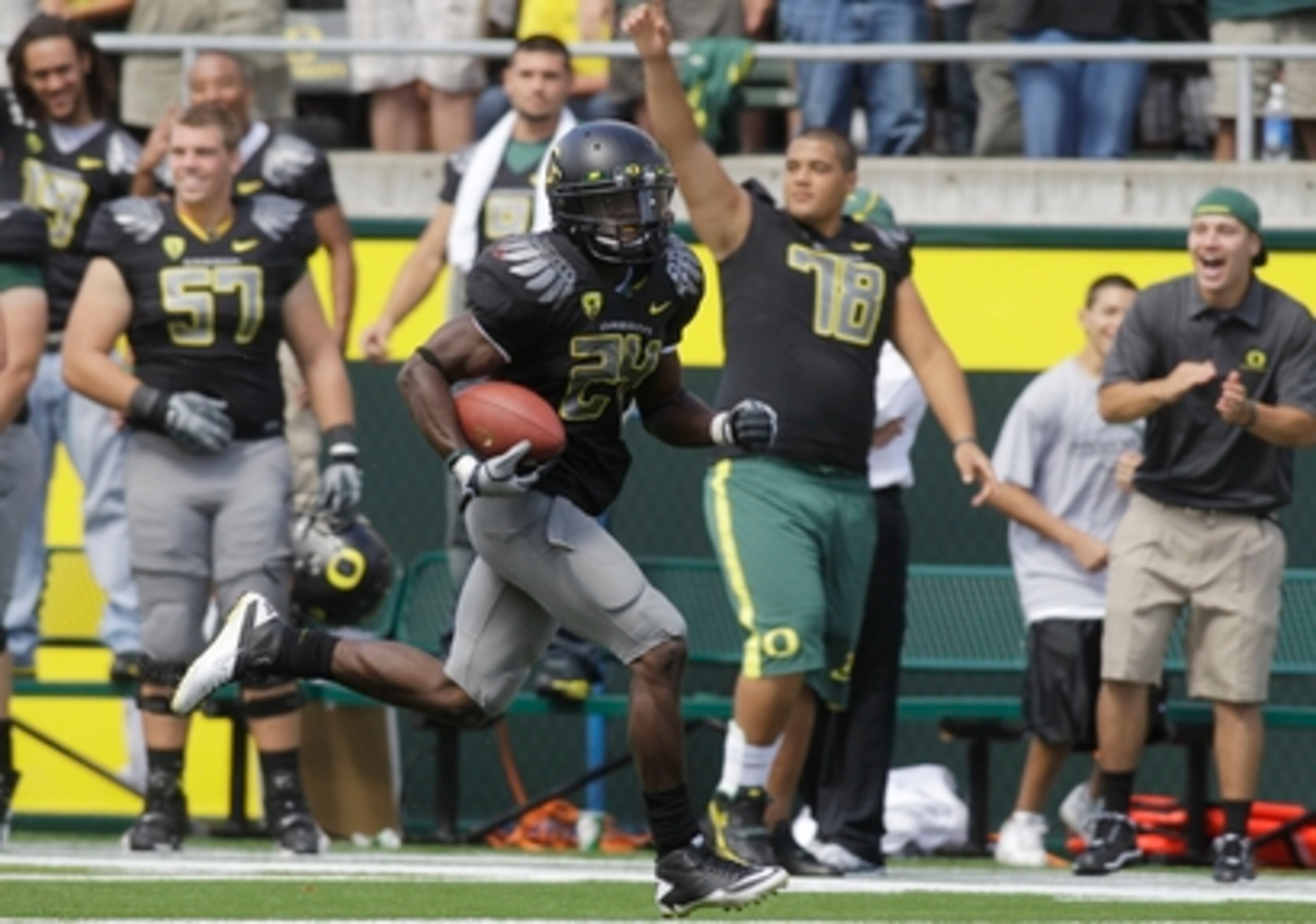 Kenjon Barner torched New Mexico for 147 yards and four touchdowns