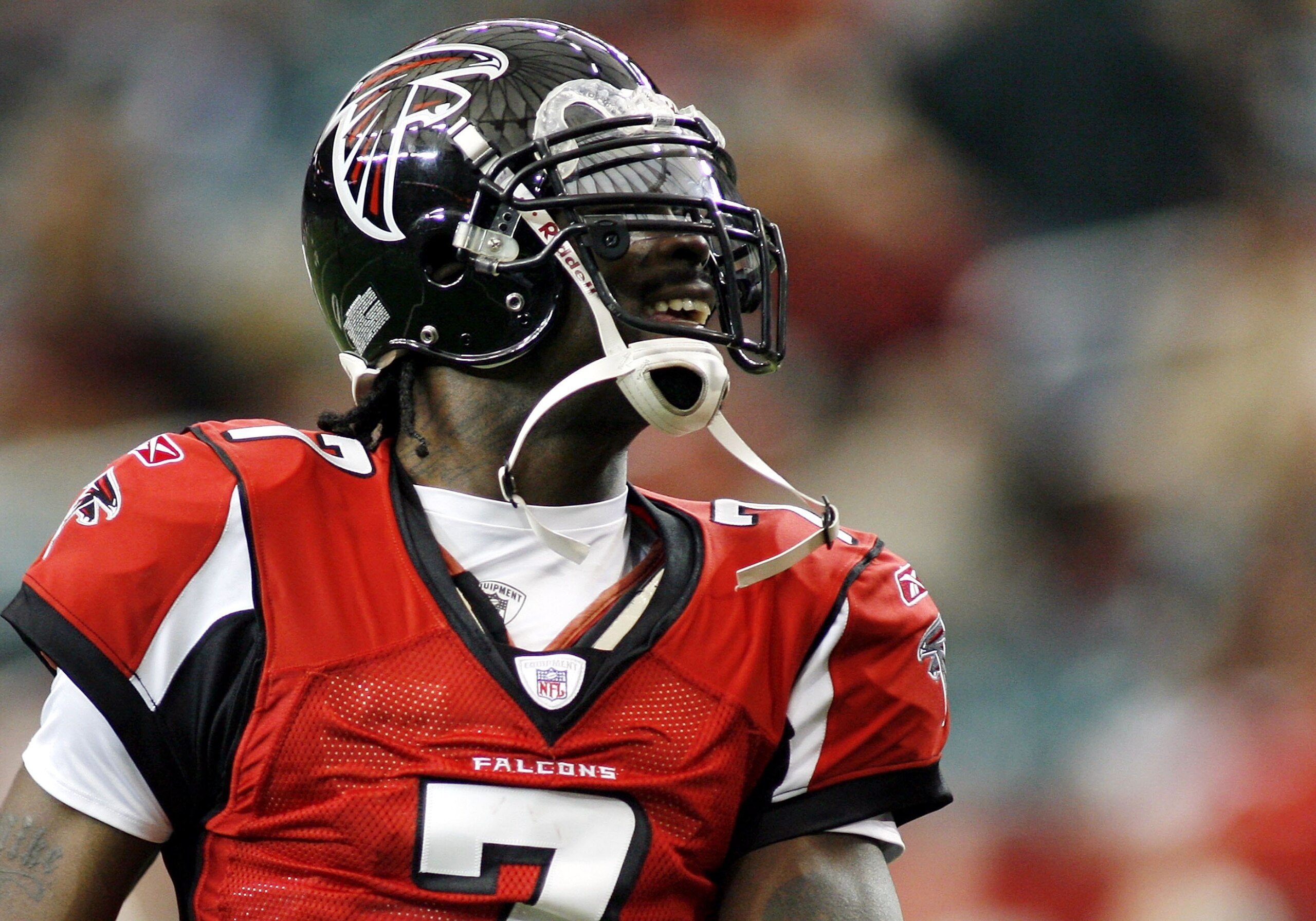 ATLANTA - DECEMBER 24:   Quarterback Michael Vick #7 of the Atlanta Falcons looks at the scoreboard against the Carolina Panthers December 24, 2006 at The Georgia Dome  in Atlanta,Georgia  (Photo by Marc Serota/Getty Images)