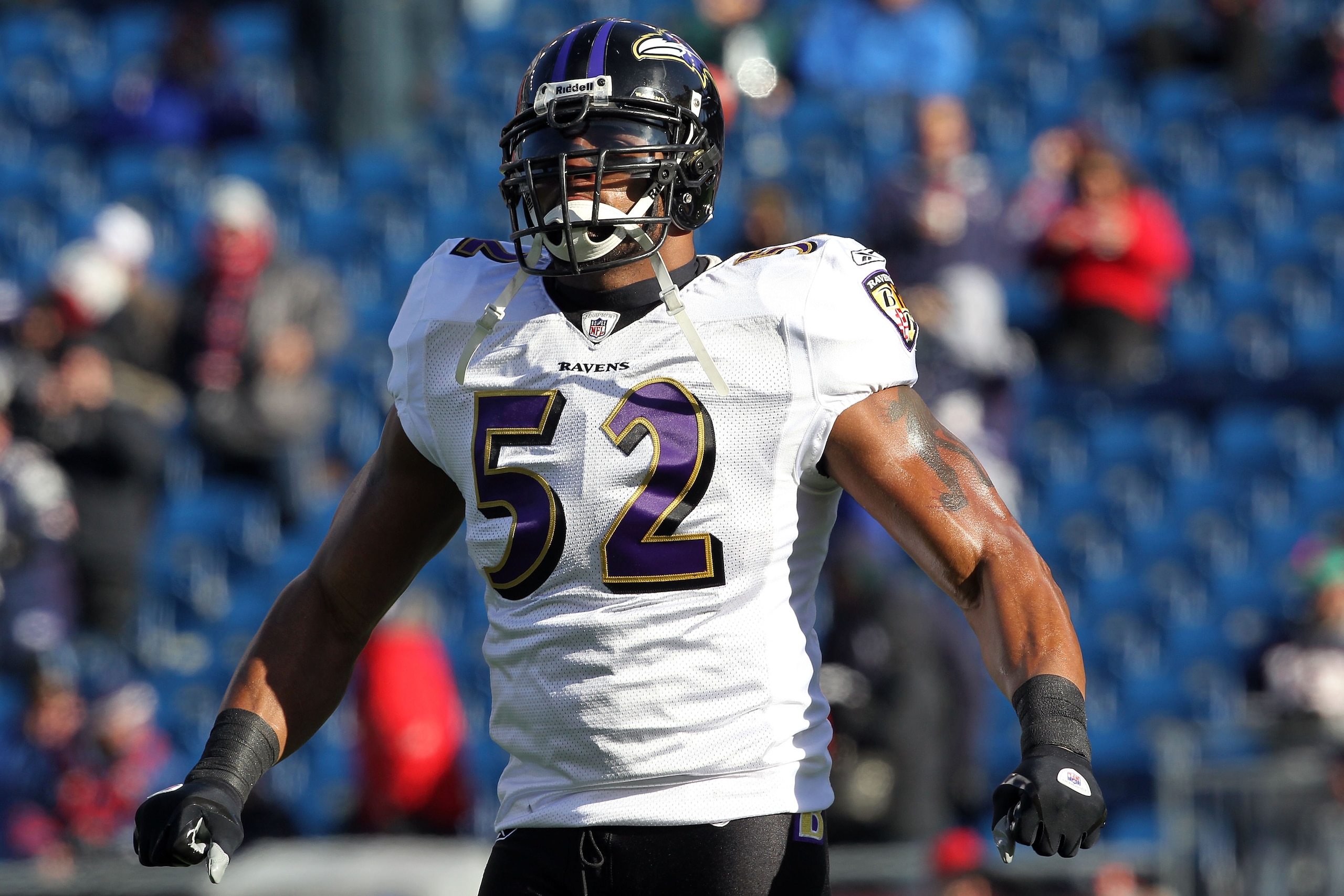 FOXBORO, MA - JANUARY 10:  Ray Lewis #52 of the Baltimore Ravens warms up against the New England Patriots during the 2010 AFC wild-card playoff game at Gillette Stadium on January 10, 2010 in Foxboro, Massachusetts.  (Photo by Jim Rogash/Getty Images)