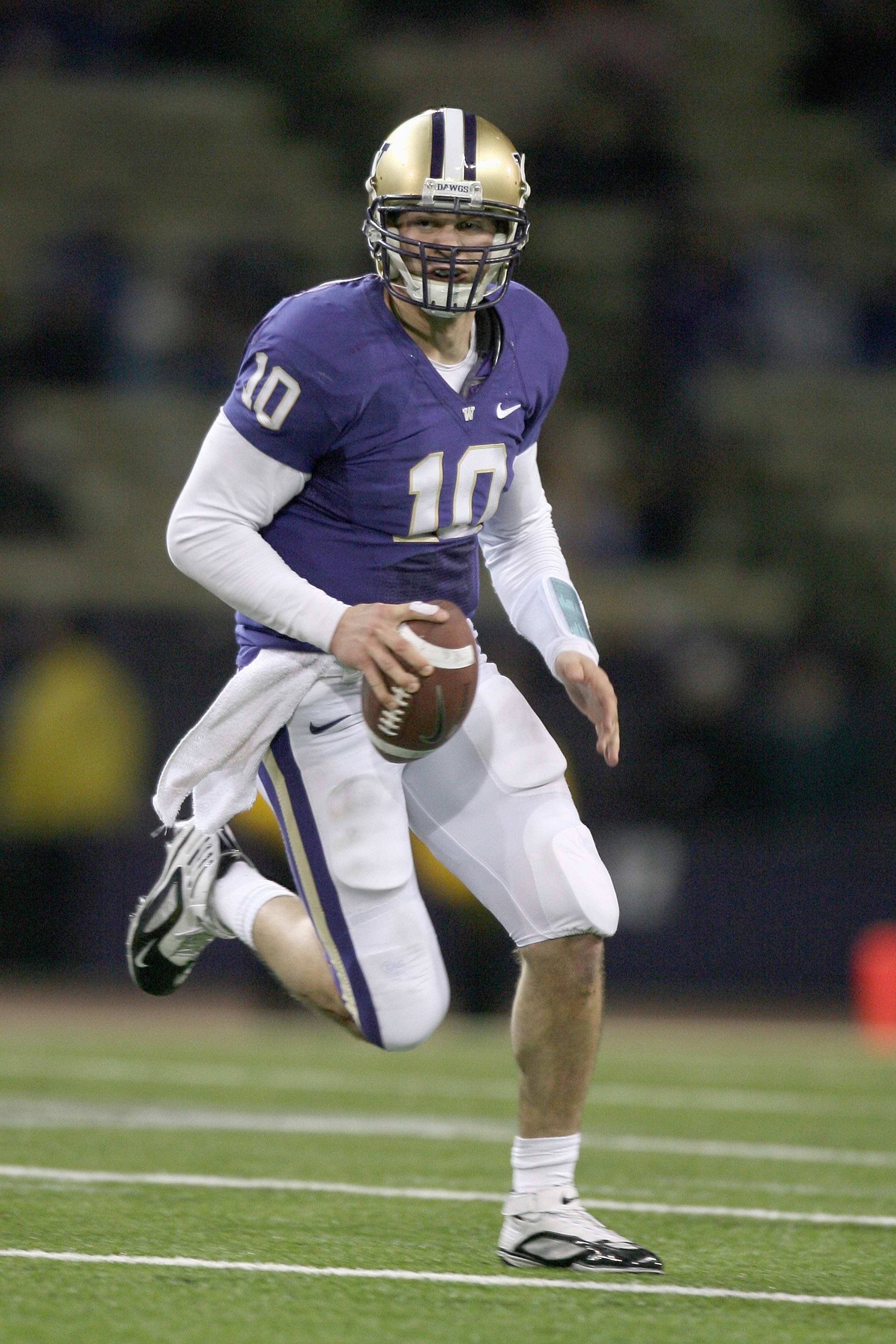 SEATTLE - DECEMBER 05: Quarterback Jake Locker #10 of the Washington Huskies runs the ball against the California Bears on December 5, 2009 at Husky Stadium in Seattle, Washington. The Huskies defeated the Bears 42-10. (Photo by Otto Greule Jr/Getty Image
