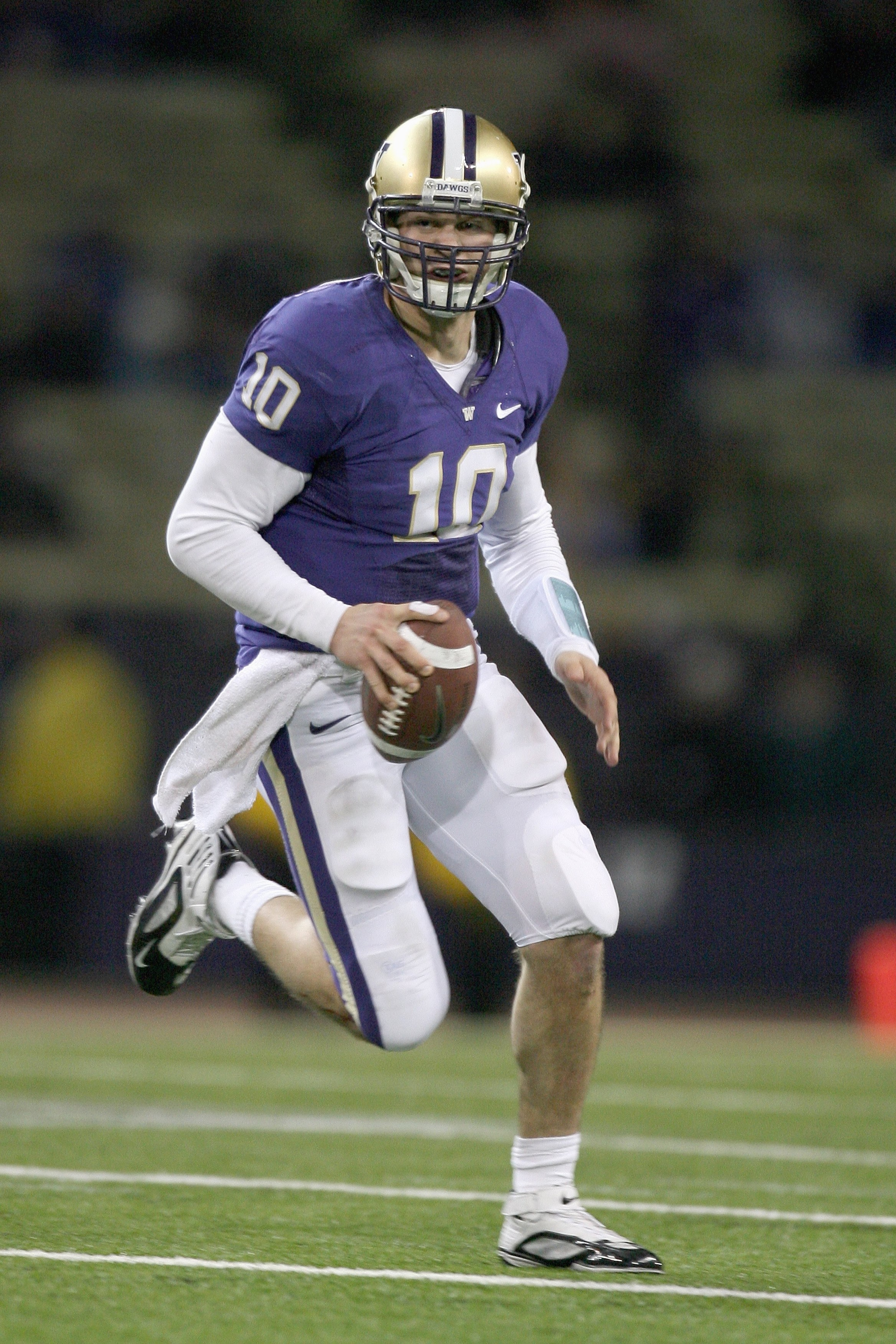SEATTLE - DECEMBER 05: Quarterback Jake Locker #10 of the Washington Huskies runs the ball against the California Bears on December 5, 2009 at Husky Stadium in Seattle, Washington. The Huskies defeated the Bears 42-10. (Photo by Otto Greule Jr/Getty Image