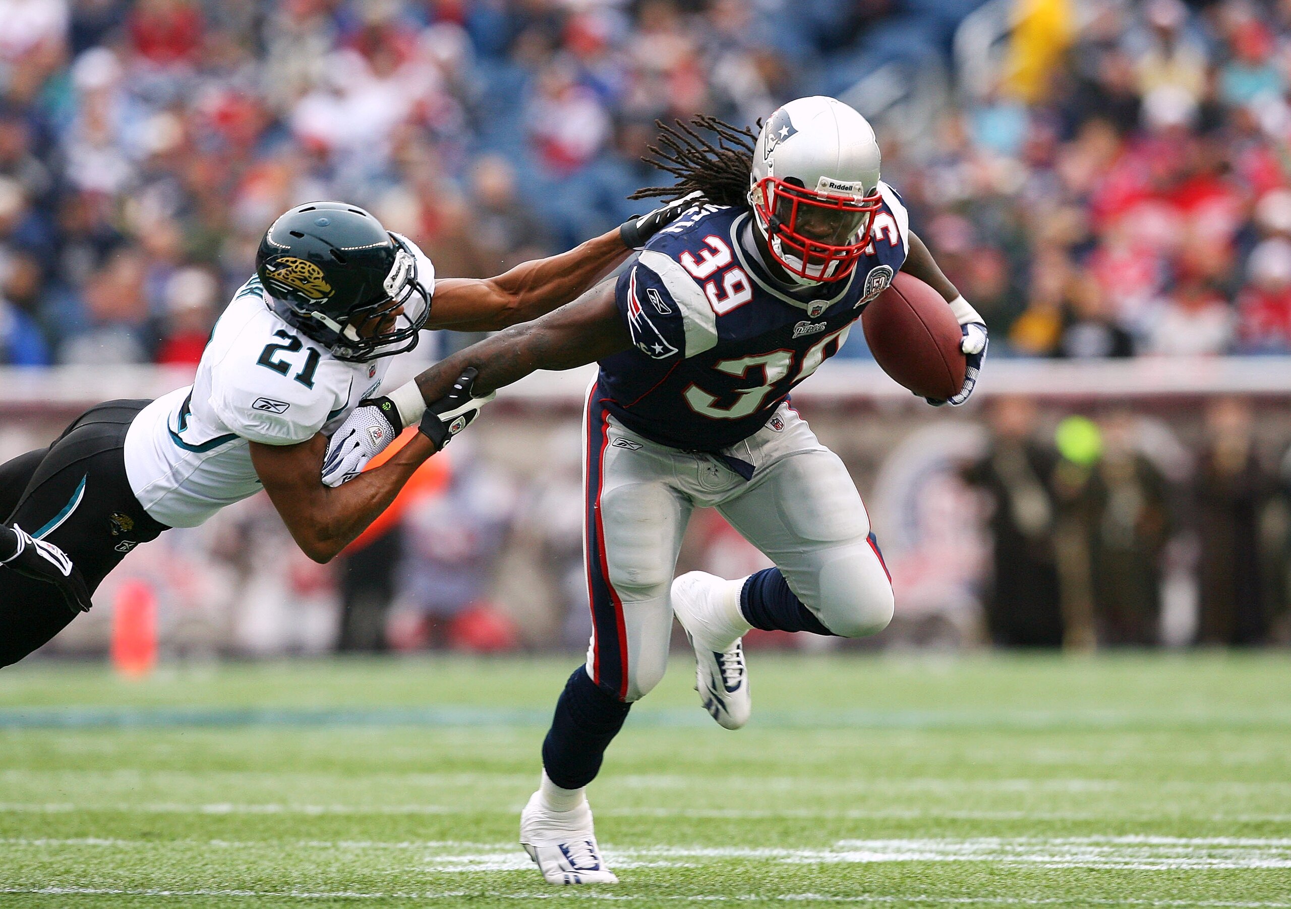 FOXBORO, MA - DECEMBER 27:  Laurence Maroney #39 of the New England Patriots gains yards against Derek Cox #21 of the Jacksonville Jaguars in the first quarter at Gillette Stadium on December 27, 2009 in Foxboro, Massachusetts. (Photo by Jim Rogash/Getty 