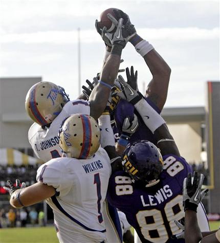Justin Jones catches Dominique Davis's fifth touchdown