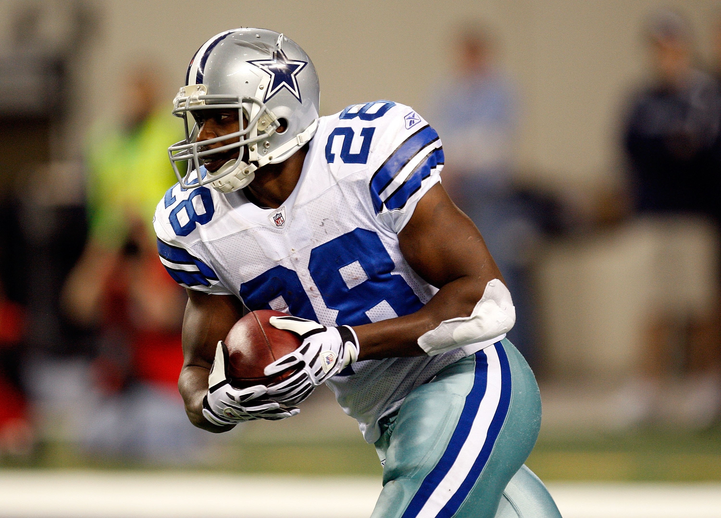ARLINGTON, TX - JANUARY 09:  Running back Felix Jones #28 of the Dallas Cowboys runs the ball against the Philadelphia Eagles during the 2010 NFC wild-card playoff game at Cowboys Stadium on January 9, 2010 in Arlington, Texas.  (Photo by Ronald Martinez/