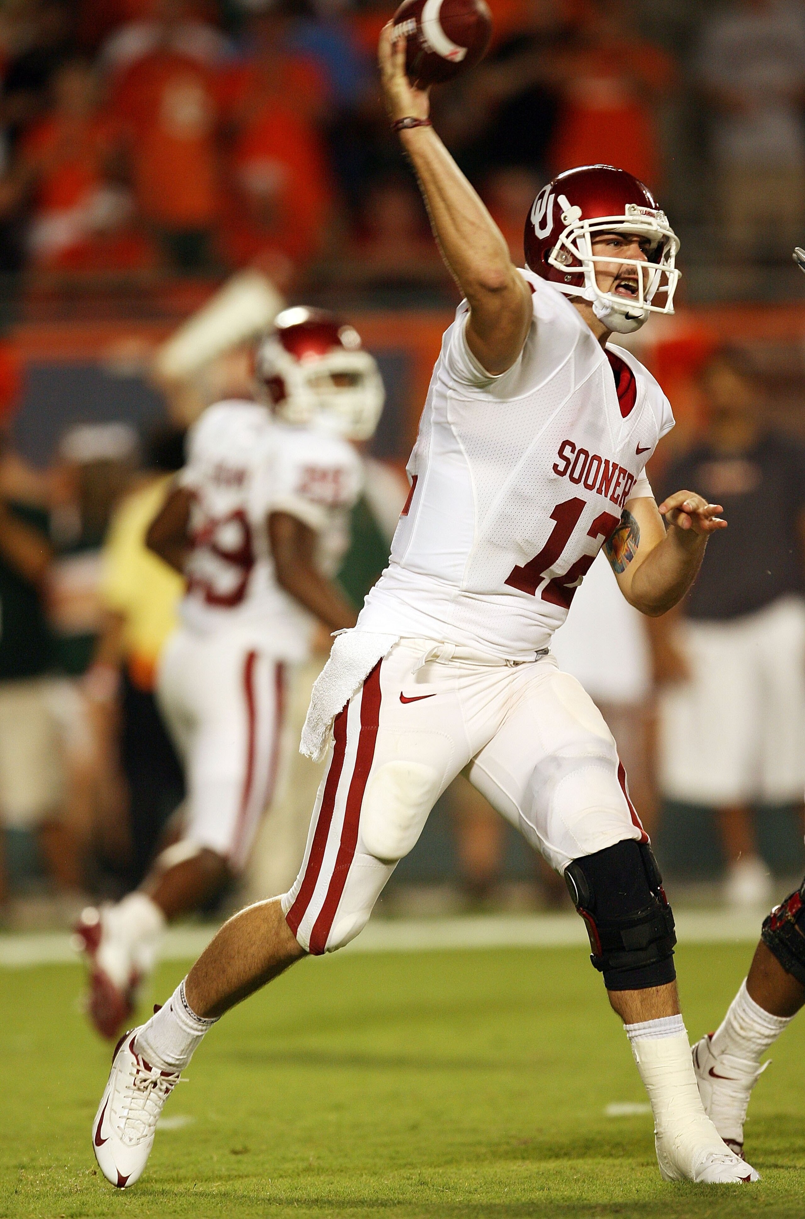 MIAMI GARDENS, FL - OCTOBER 03:  Quarterback Landry Jones #12 of the Oklahoma Sooners throws a pass against the Miami Hurricanes at Land Shark Stadium on October 3, 2009 in Miami Gardens, Florida. Miami defeated Oklahoma 21-20.  (Photo by Doug Benc/Getty