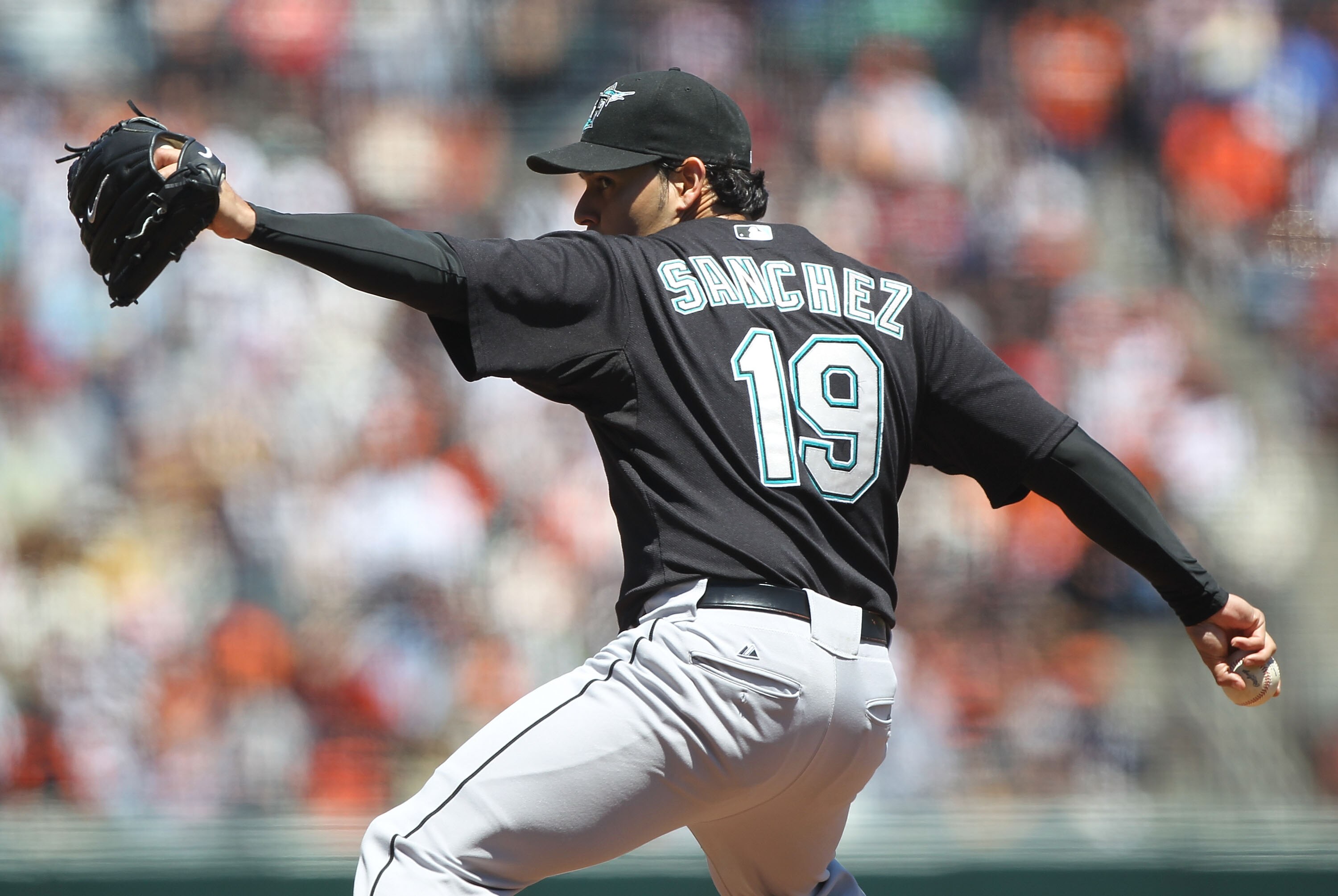 SAN FRANCISCO - JULY 29:  Anibal Sanchez #19 of the Florida Marlins pitches against the San Francisco Giants during an MLB game at AT&T Park on July 29, 2010 in San Francisco, California.  (Photo by Jed Jacobsohn/Getty Images)