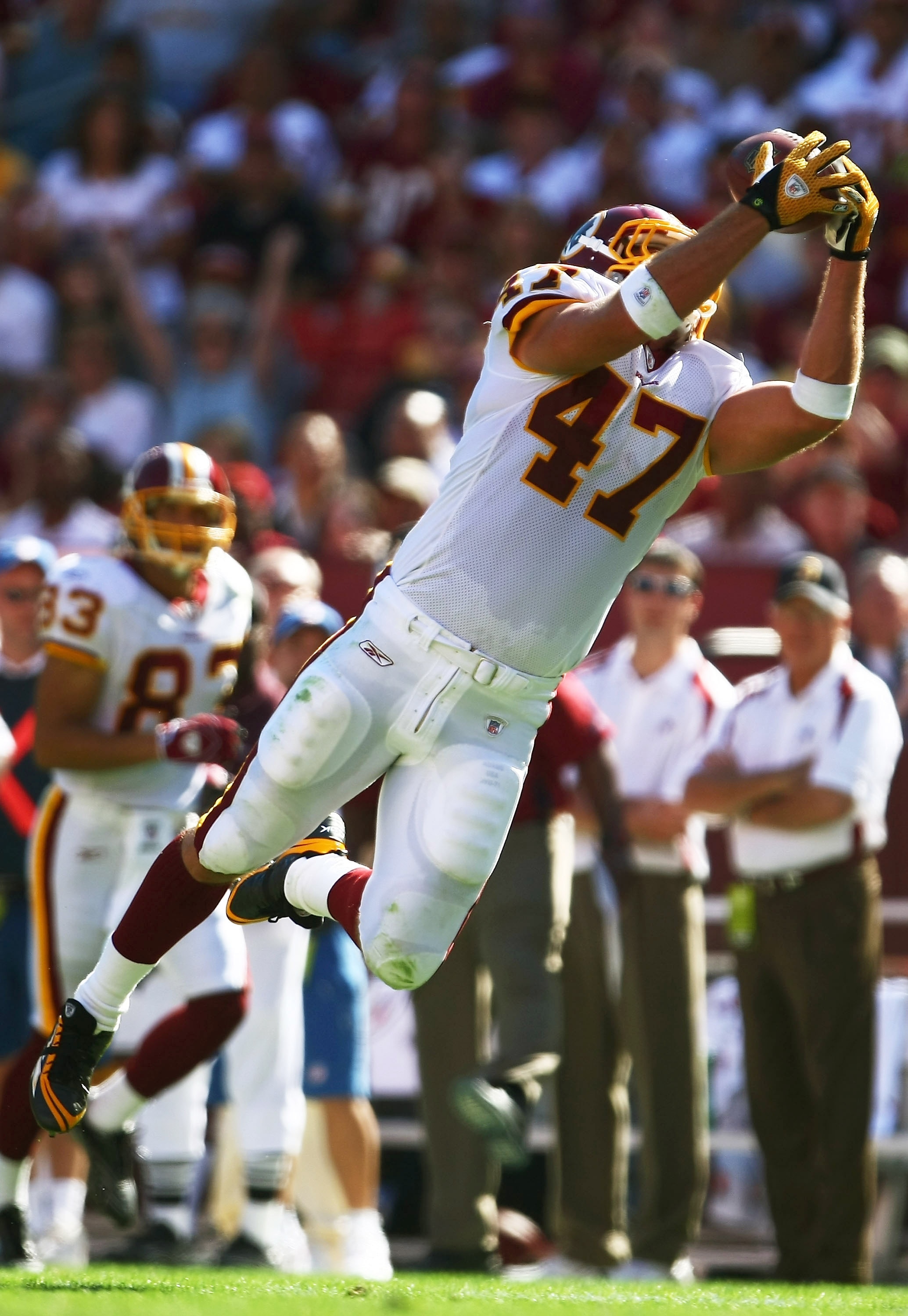 LANDOVER, MD - OCTOBER 12:  Chris Cooley #47 of the Washington Redskins makes a catch against the St. Louis Rams during their game on October 12, 2008 at FedEx Field in Landover, Maryland.  (Photo by Chris McGrath/Getty Images)