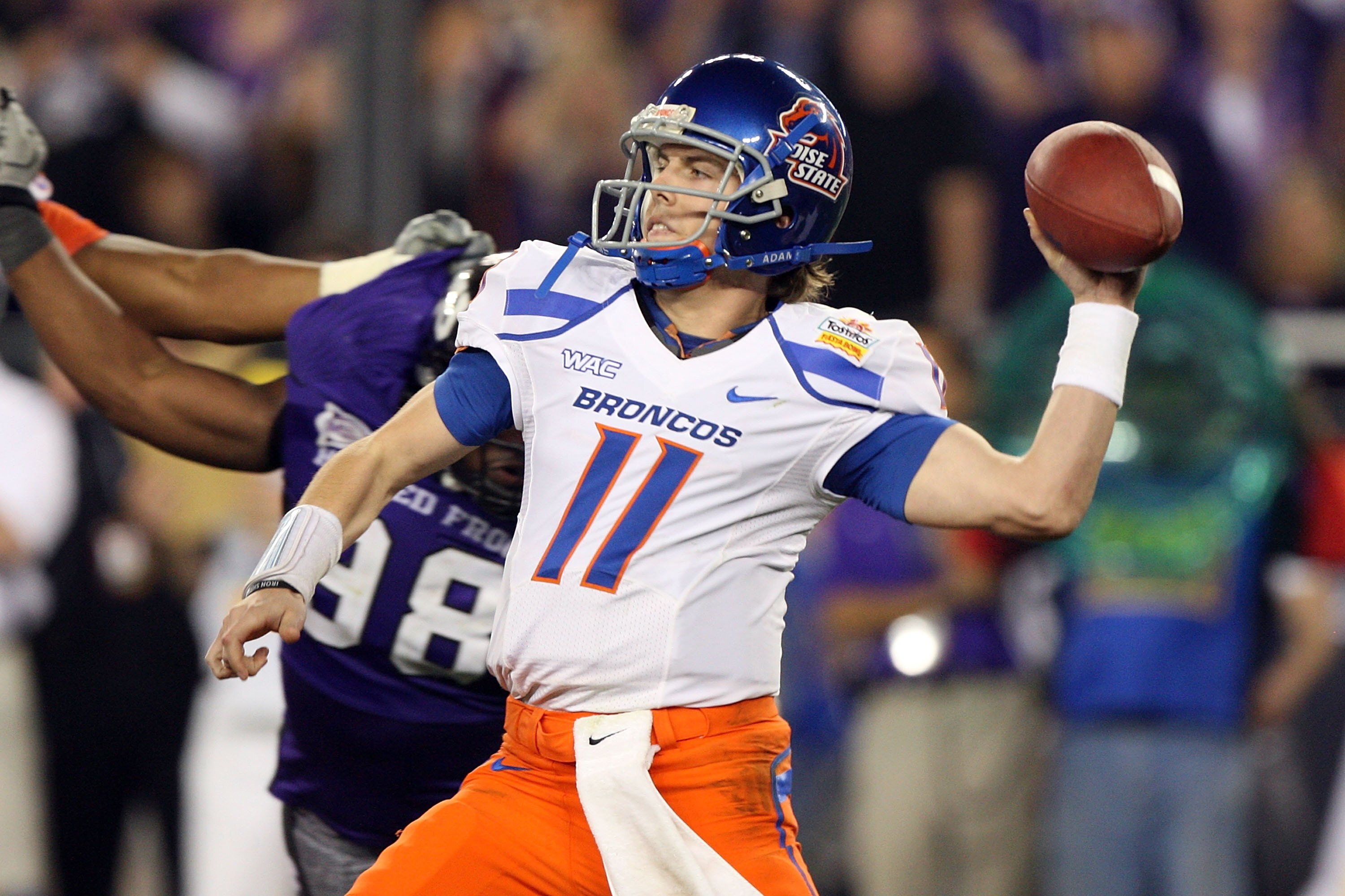 GLENDALE, AZ - JANUARY 04: Quarterback Kellen Moore #11 of the Boise State Broncos passes the ball against the TCU Horned Frogs during the Tostitos Fiesta Bowl at the Universtity of Phoenix Stadium on January 4, 2010 in Glendale, Arizona. (Photo by Jed GLENDALE, AZ - JANUARY 04: Quarterback Kellen Moore #11 of the Boise State Broncos passes the ball against the TCU Horned Frogs during the Tostitos Fiesta Bowl at the Universtity of Phoenix Stadium on January 4, 2010 in Glendale, Arizona. (Photo by Jed