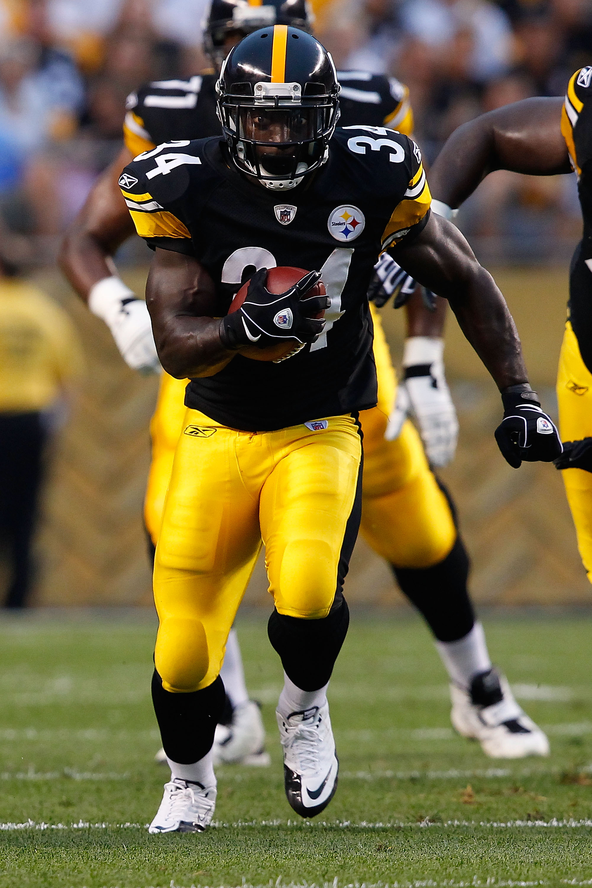 PITTSBURGH - AUGUST 14:  Rashard Mendenhall #34 of the Pittsburgh Steelers runs with the ball during the preseason game against the Detroit Lions on August 14, 2010 at Heinz Field in Pittsburgh, Pennsylvania. Steelers won 23-7.  (Photo by Jared Wickerham/