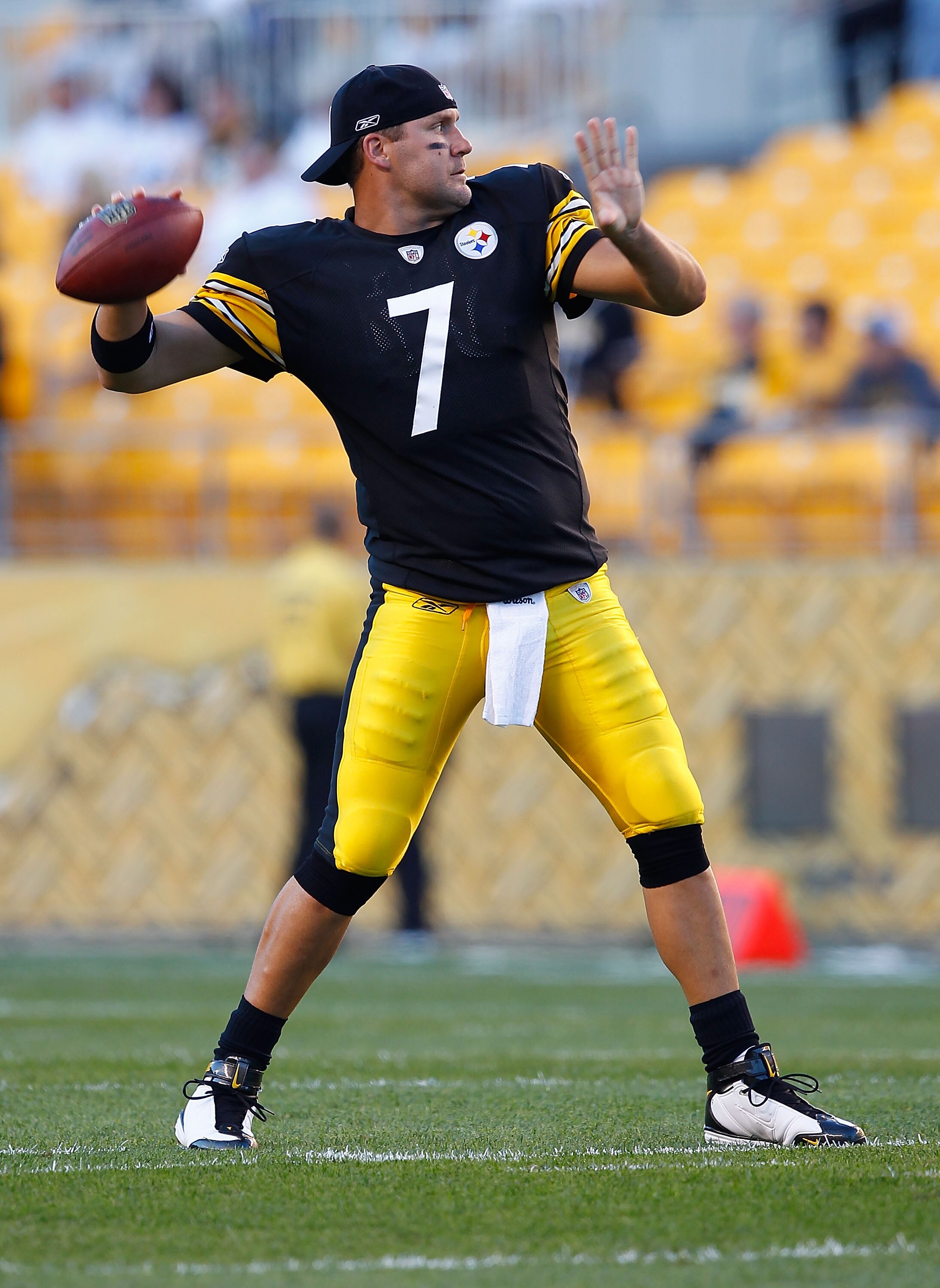 PITTSBURGH - SEPTEMBER 02:  Ben Roethlisberger #7 of the Pittsburgh Steelers warms up prior to the preseason game against the Carolina Panthers on September 2, 2010 at Heinz Field in Pittsburgh, Pennsylvania.  (Photo by Jared Wickerham/Getty Images)