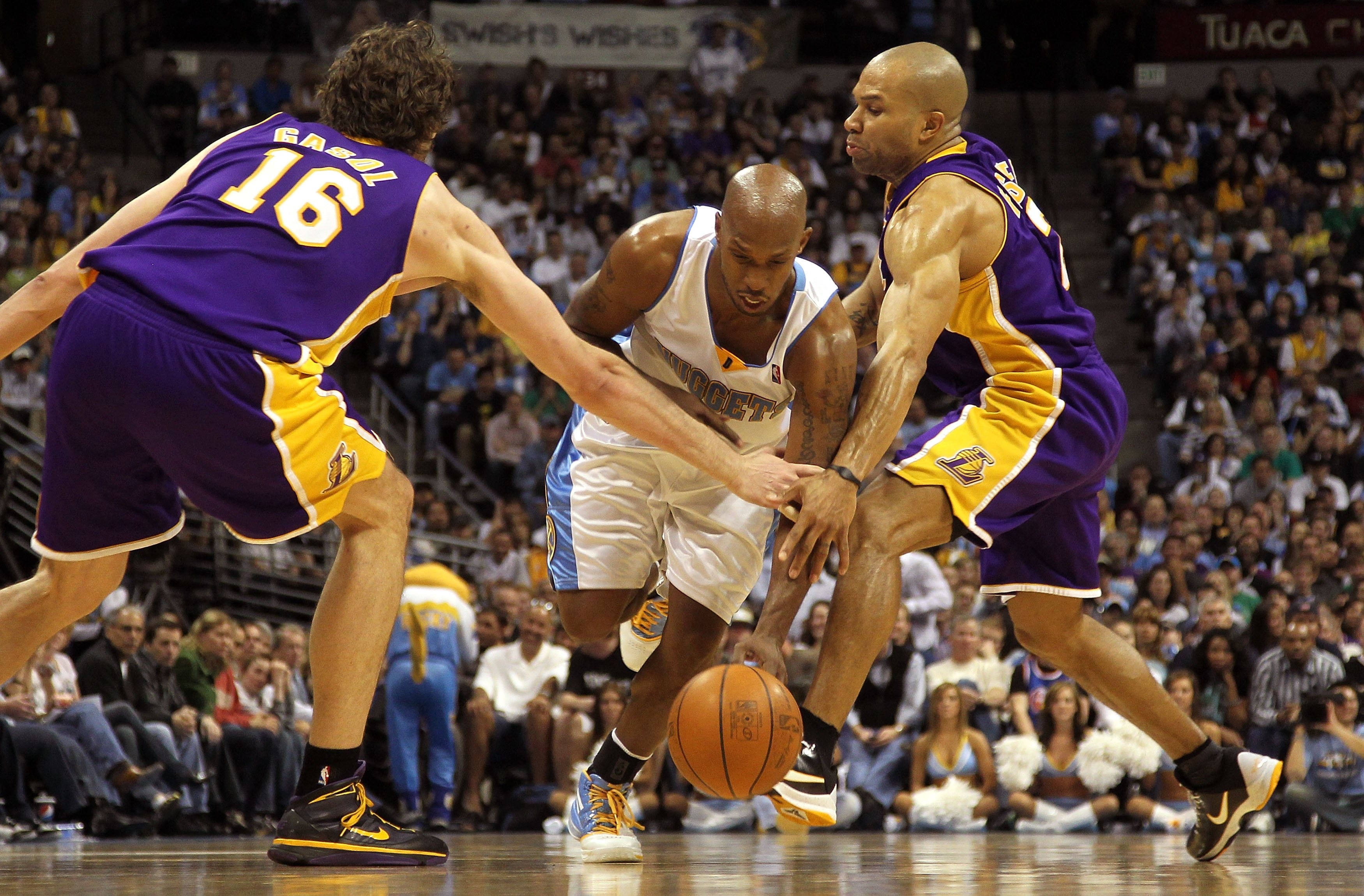 DENVER - APRIL 08:  Chauncey Billups #1 of the Denver Nuggets drives between Pau Gasol #16 and Derek Fisher #2 of the Los Angeles Lakers during NBA action at the Pepsi Center on April 8, 2010 in Denver, Colorado. The Nuggets defeated the Lakers 98-96. NOT