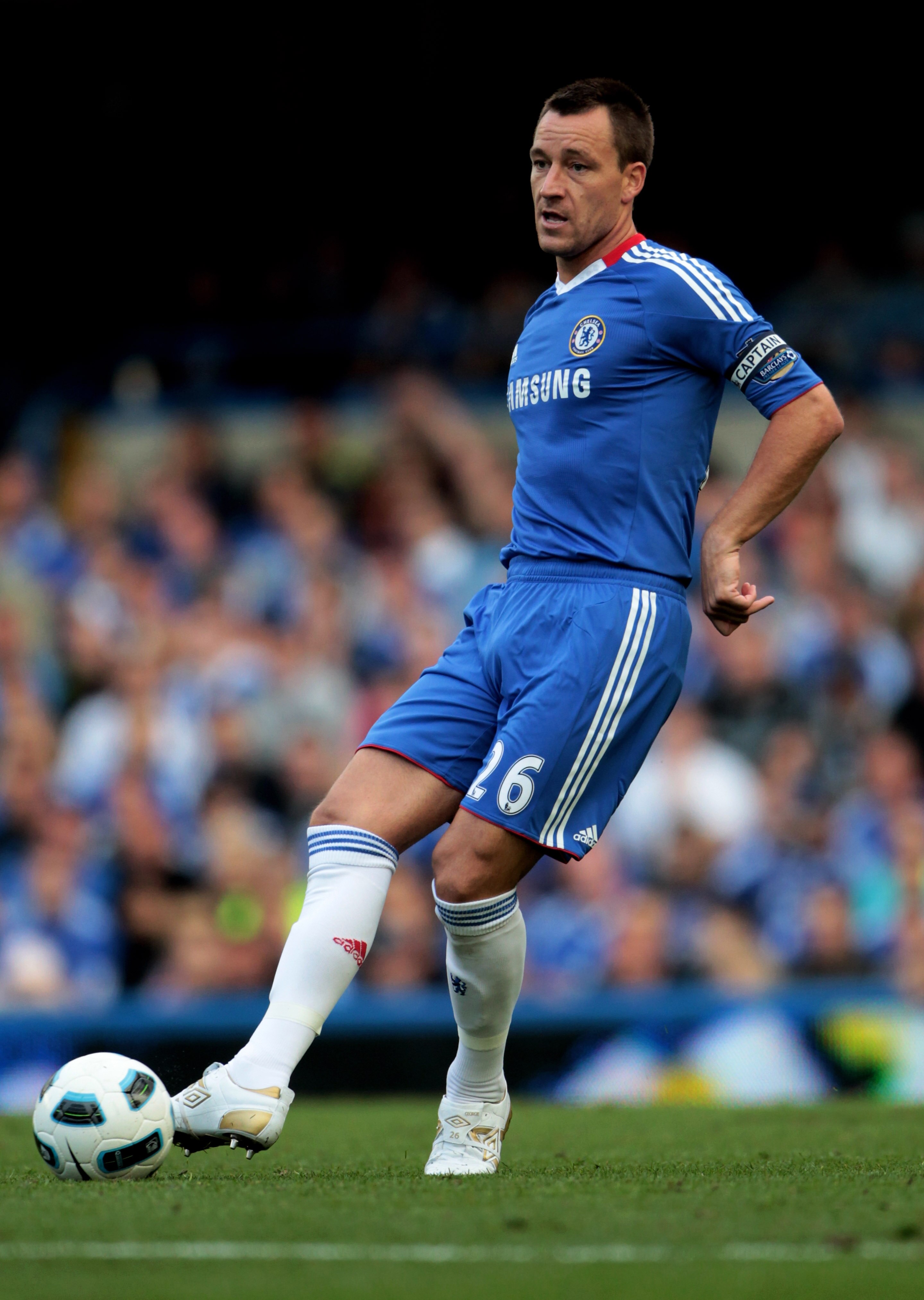 LONDON, ENGLAND - AUGUST 14:  John Terry of Chelsea passes the ball during the Barclays Premier League match between Chelsea and West Bromwich Albion at Stamford Bridge on August 14, 2010 in London, England.  (Photo by Phil Cole/Getty Images)