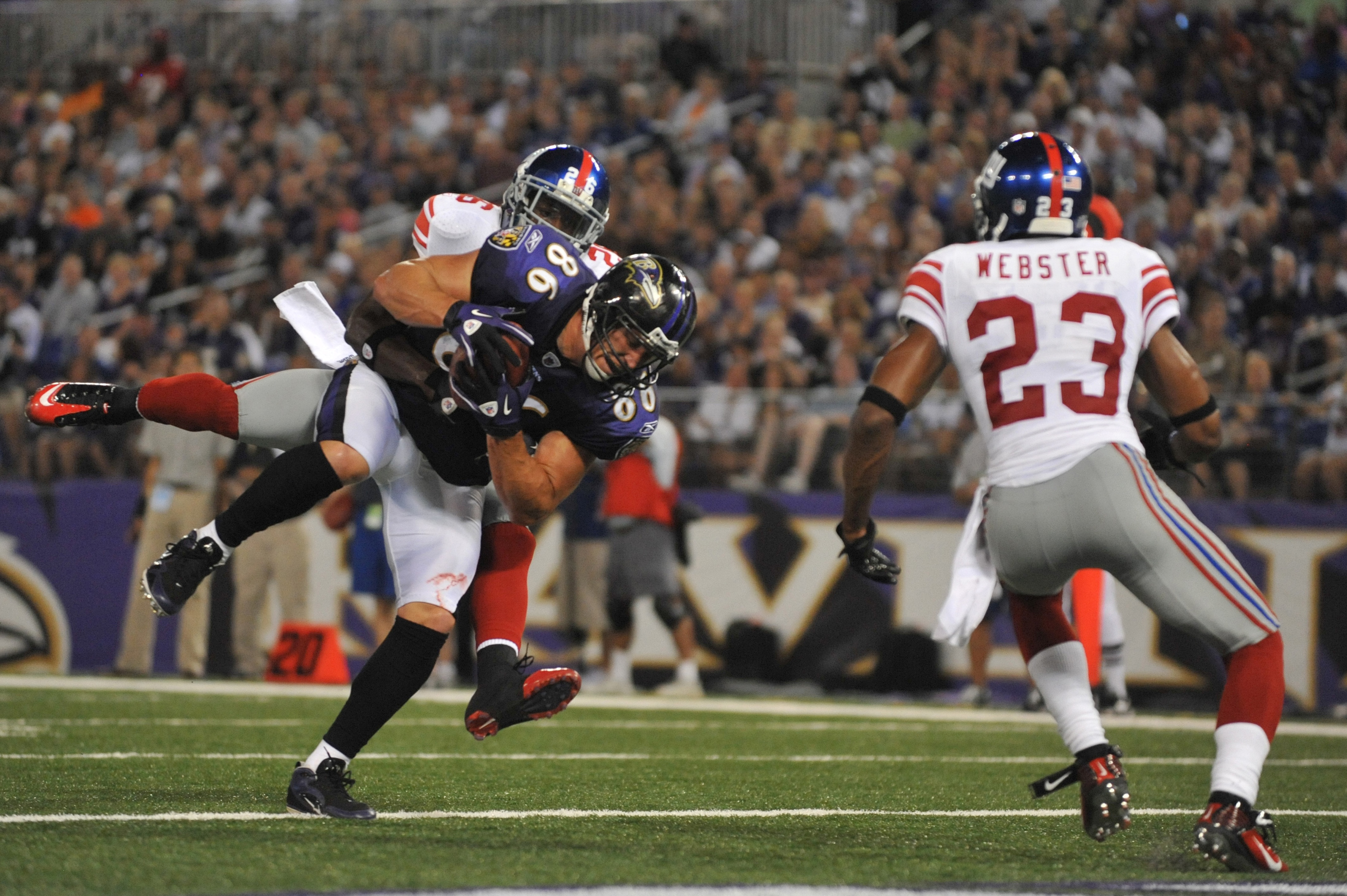 BALTIMORE - AUGUST 28:  Todd Heap #86 of the Baltimore Ravens scores a touchdown against the New York Giants at M&T Bank Stadium on August 28, 2010 in Baltimore, Maryland. The Ravens lead the Giants 17-3. (Photo by Larry French/Getty Images)