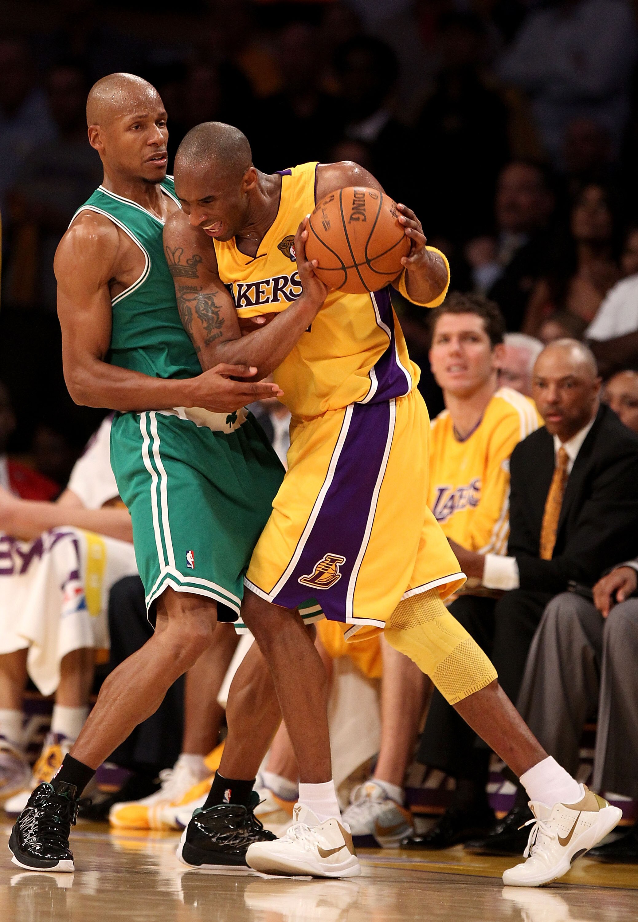 LOS ANGELES, CA - JUNE 17:  Kobe Bryant #24 of the Los Angeles Lakers goes up against Ray Allen #20 of the Boston Celtics in Game Seven of the 2010 NBA Finals at Staples Center on June 17, 2010 in Los Angeles, California.  NOTE TO USER: User expressly ack