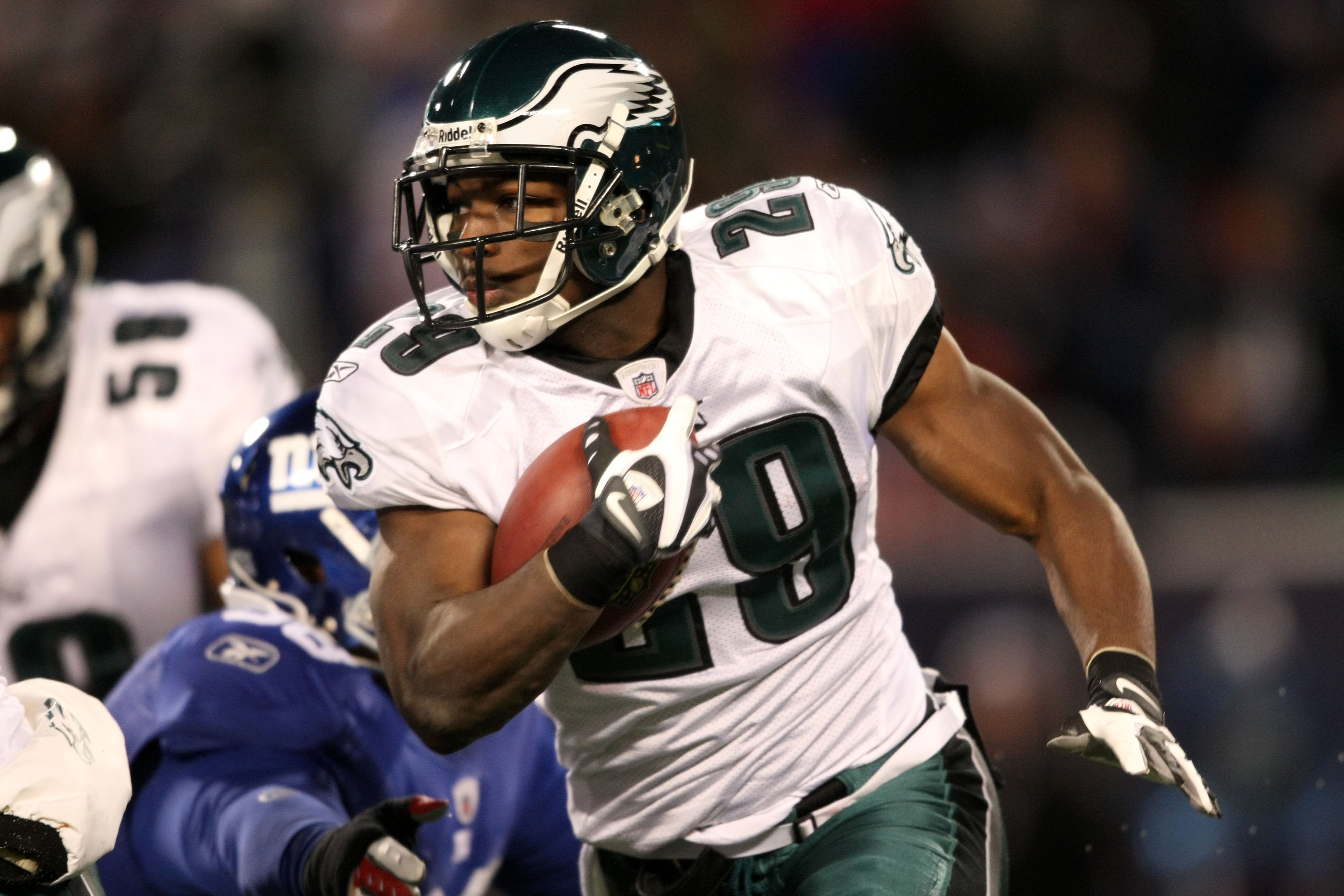 EAST RUTHERFORD, NJ - DECEMBER 13: LeSean McCoy #29 of the Philadelphia Eagles runs the ball against the New York Giants at Giants Stadium on December 13, 2009 in East Rutherford, New Jersey. (Photo by Nick Laham/Getty Images) EAST RUTHERFORD, NJ - DECEMBER 13: LeSean McCoy #29 of the Philadelphia Eagles runs the ball against the New York Giants at Giants Stadium on December 13, 2009 in East Rutherford, New Jersey. (Photo by Nick Laham/Getty Images)