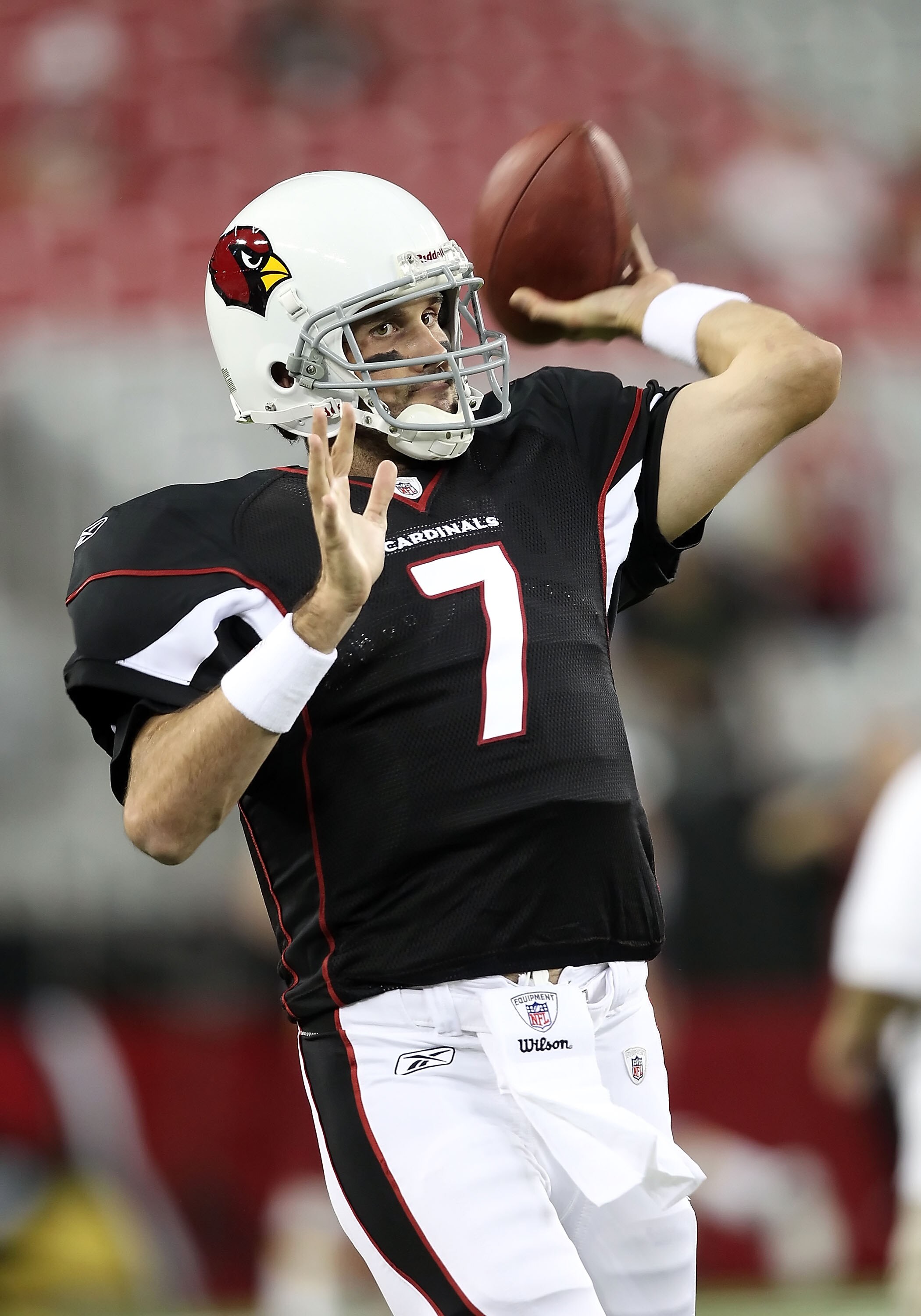 GLENDALE, AZ - SEPTEMBER 02:  Quarterback Matt Leinart #7 of the Arizona Cardinals warms up before the preseason NFL game against the Washington Redskins at the University of Phoenix Stadium on September 2, 2010 in Glendale, Arizona. The Cardinals defeate
