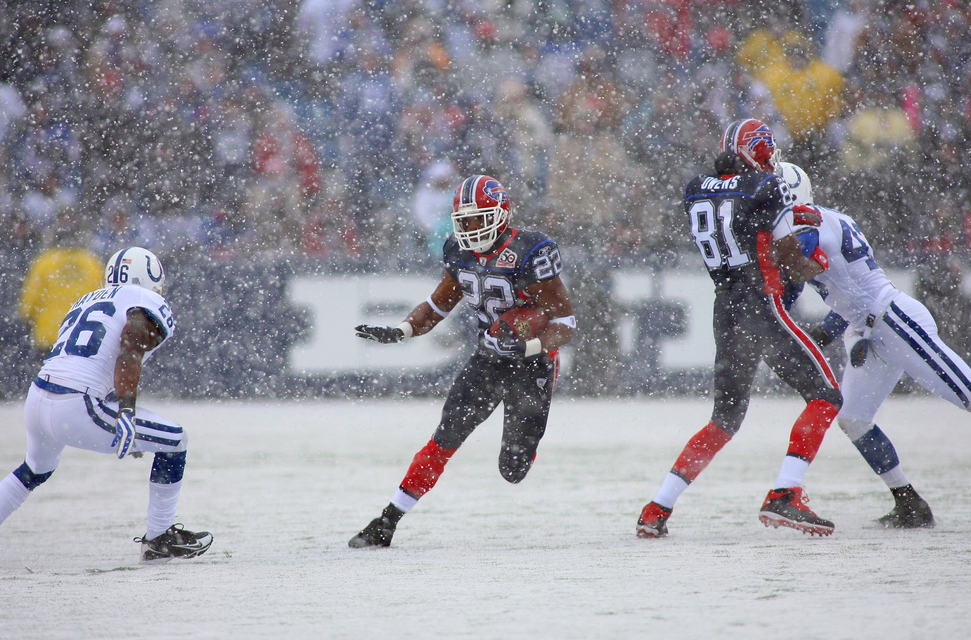 ORCHARD PARK, NY - JANUARY 3:  Running back Fred Jackson #22 of Buffalo Bills runs with the ball for yardage during their NFL game against the Indianapolis Colts at Ralph Wilson Stadium on January 3, 2010 in Orchard Park, New York. The Bills defeated the
