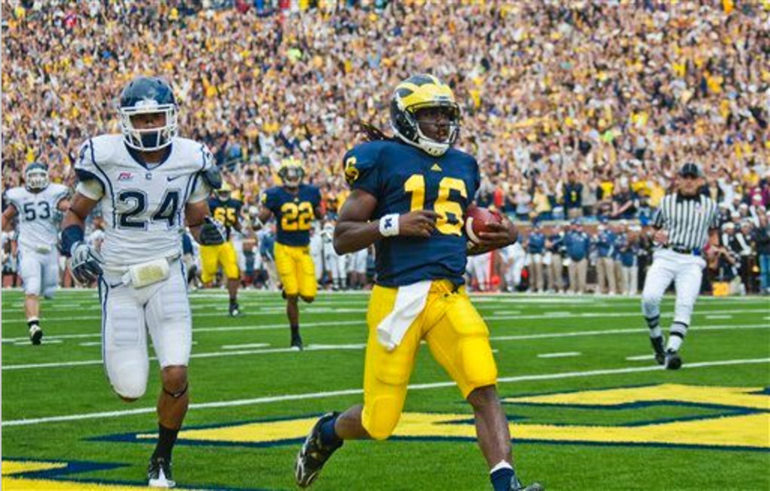 Adam Robinson Showed Up Big In Michigan's (Bigger) Big House Season Opener In Win Over Connecticut
